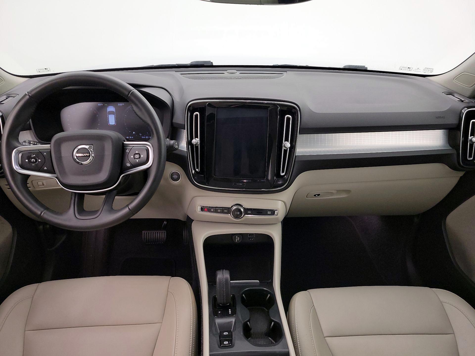 Thumbnail: 2021 Volvo XC40 - 9