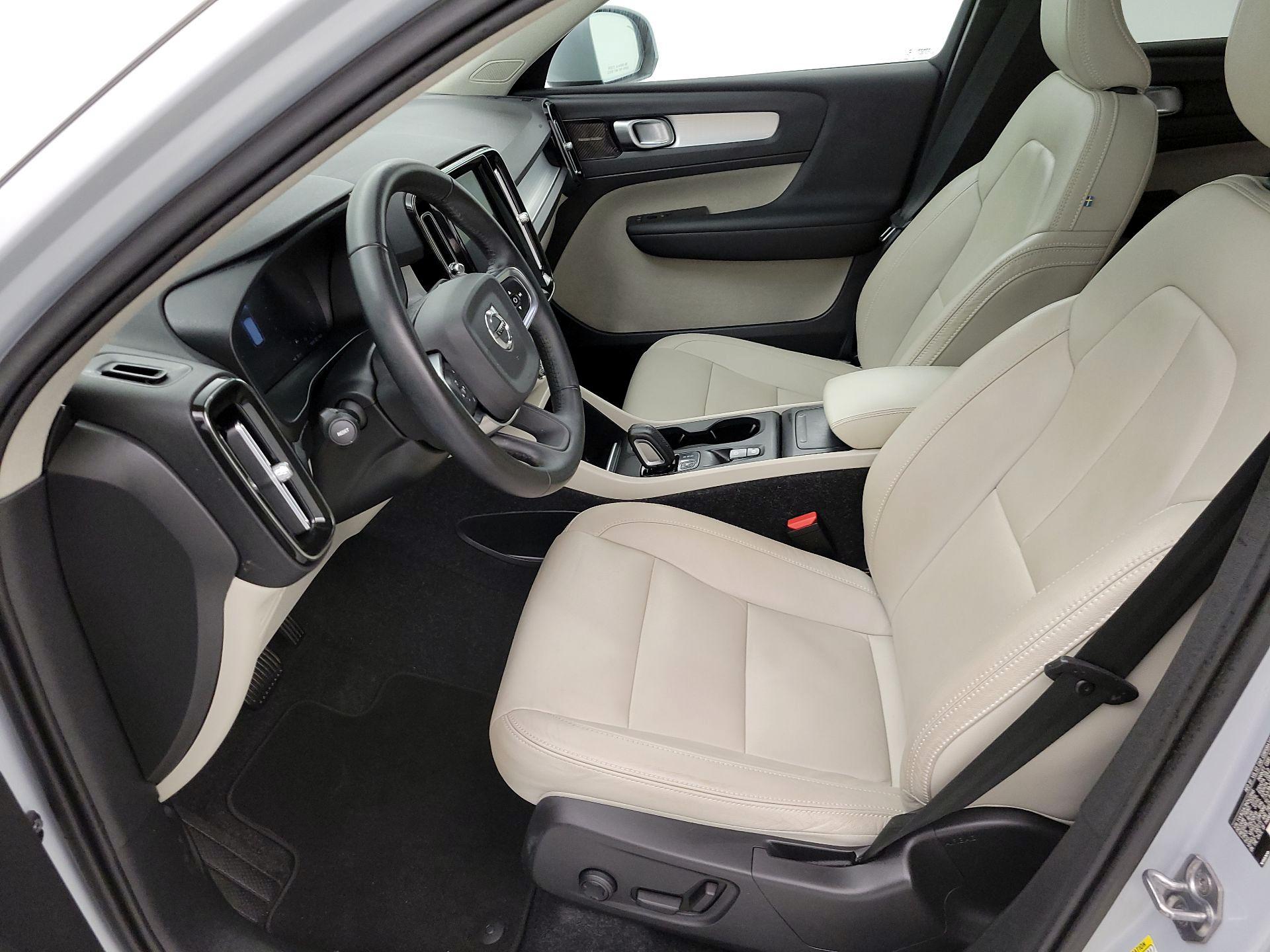 Thumbnail: 2021 Volvo XC40 - 11