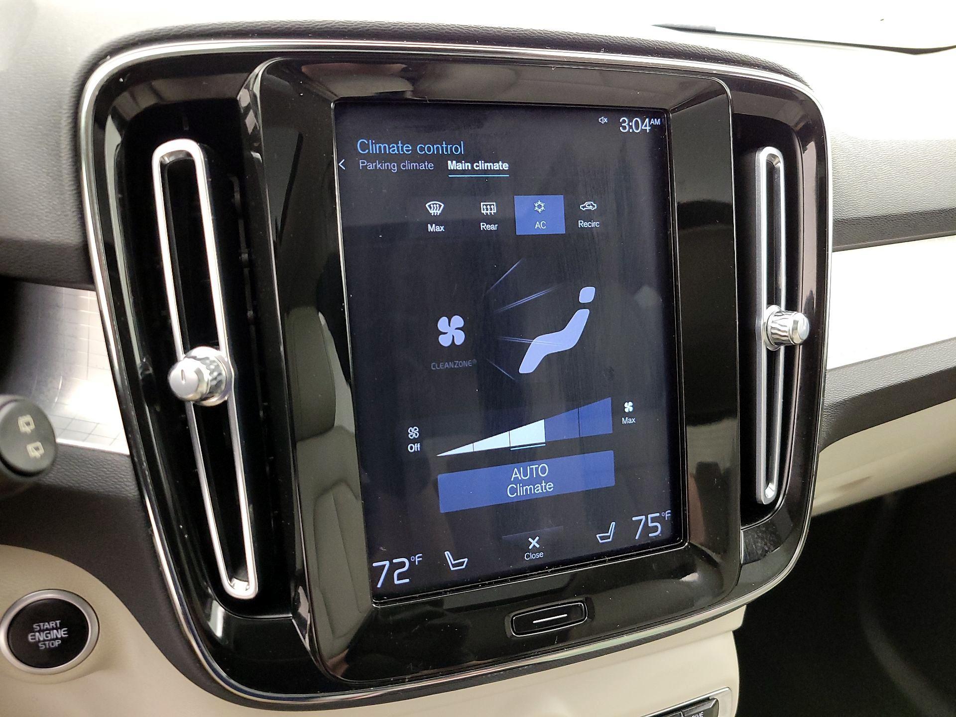 Thumbnail: 2021 Volvo XC40 - 17