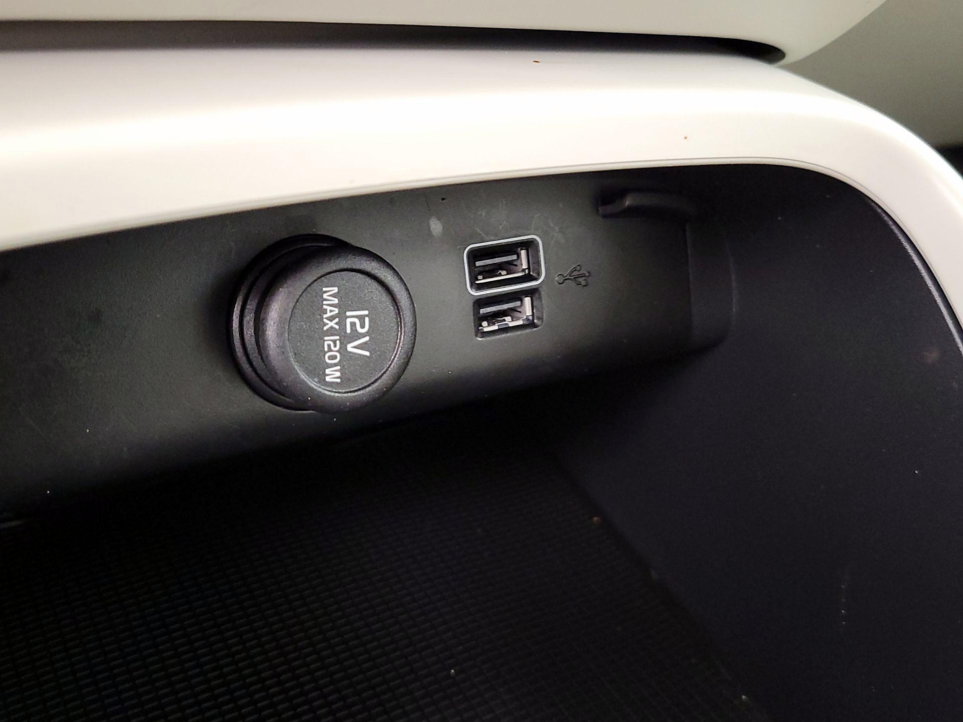 Thumbnail: 2021 Volvo XC40 - 19