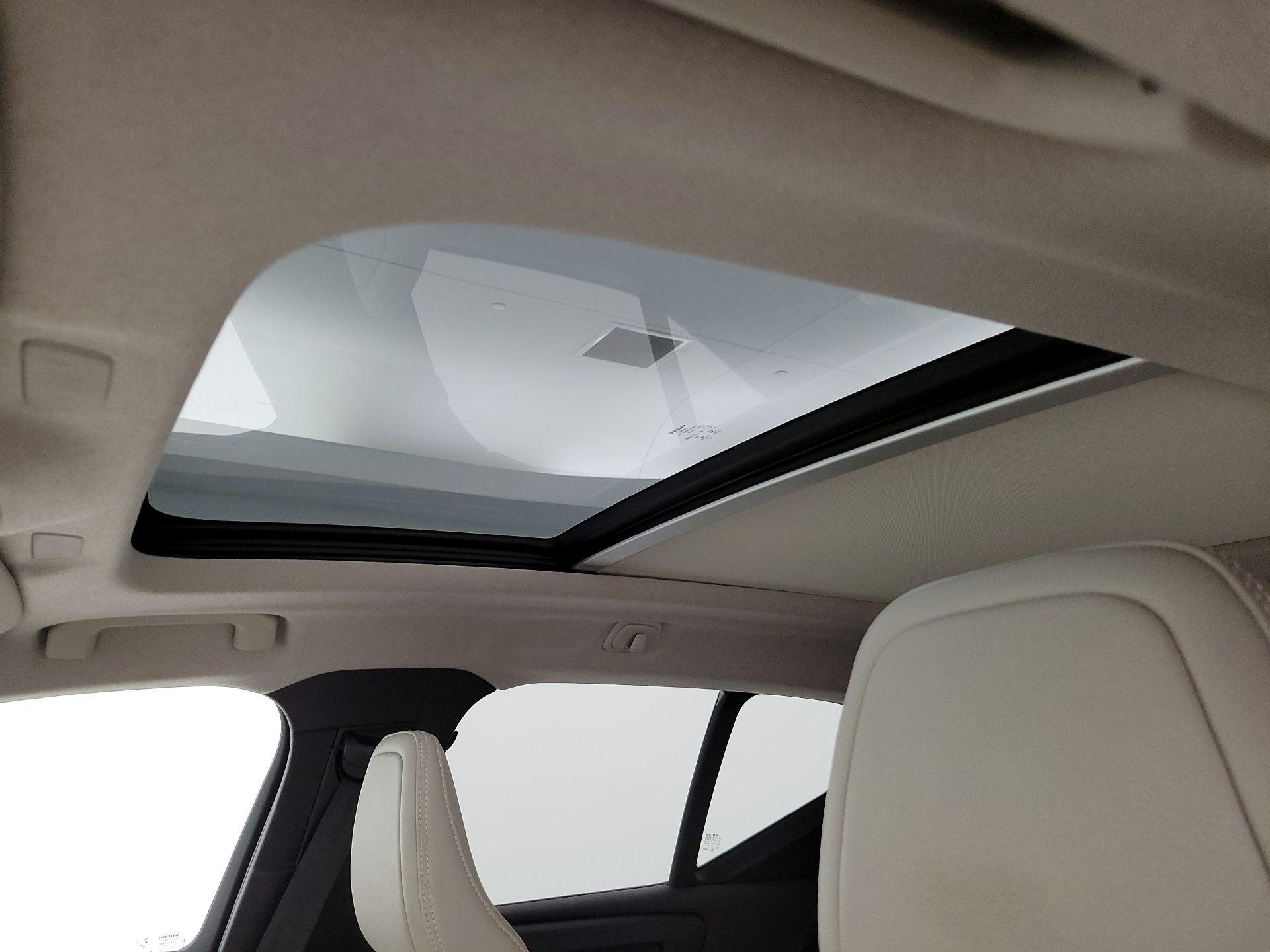 Thumbnail: 2021 Volvo XC40 - 20