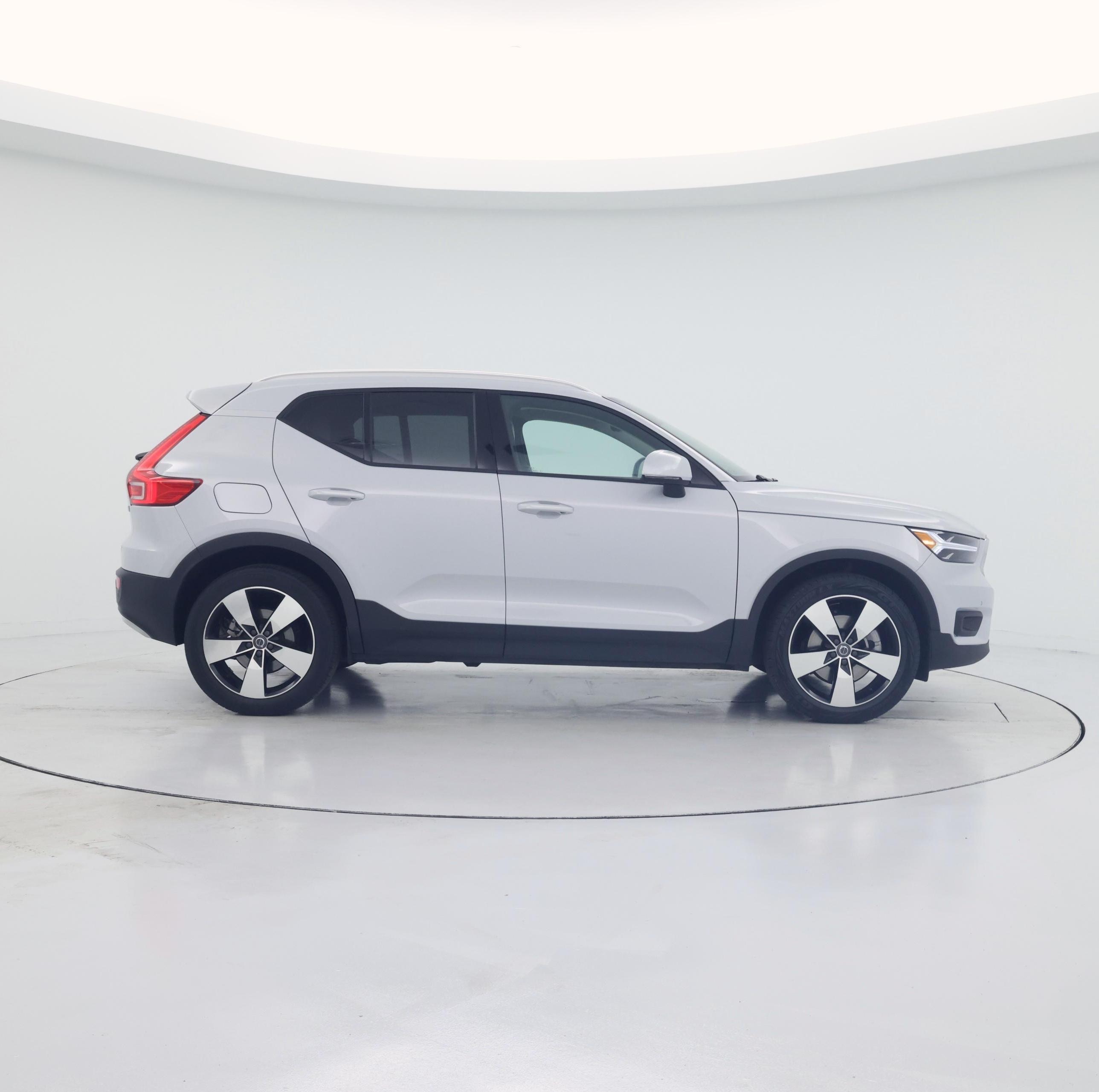 Thumbnail: 2021 Volvo XC40 - 7