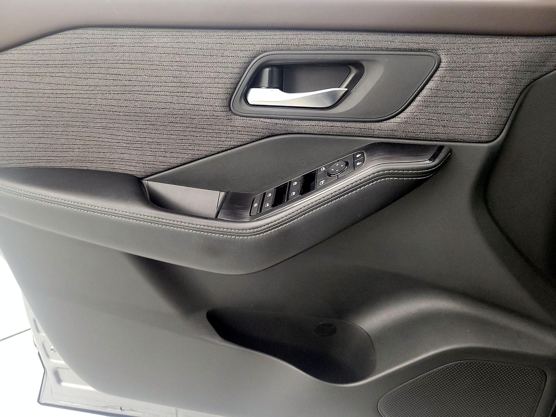 Thumbnail: 2021 Nissan Rogue - 12