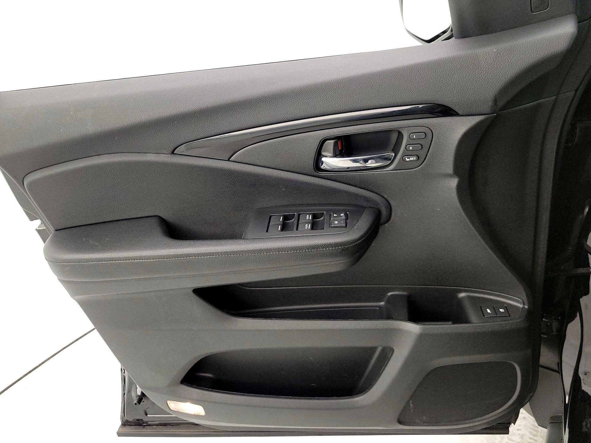 Thumbnail: 2019 Honda Passport - 12