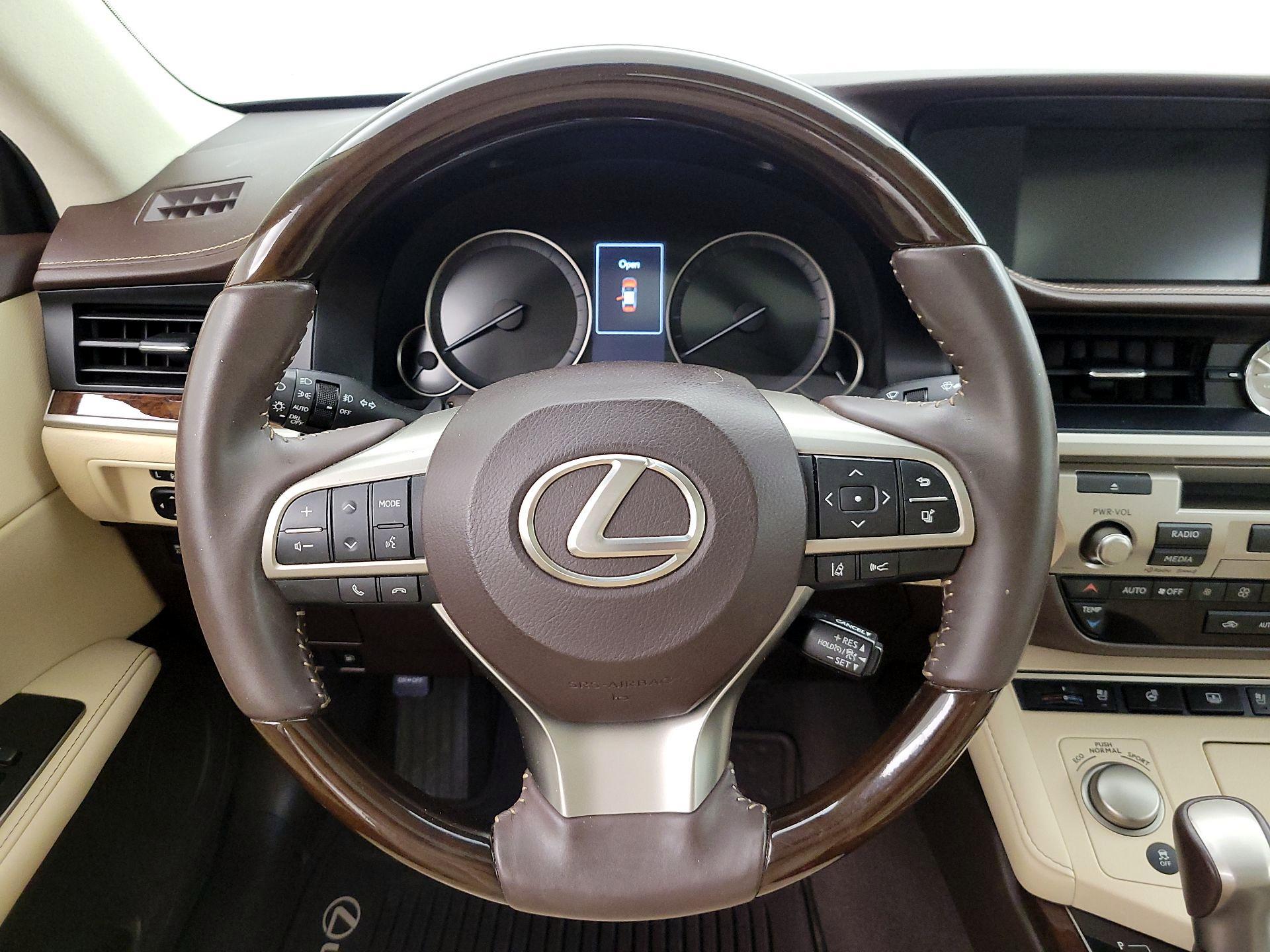 Thumbnail: 2016 Lexus ES - 10