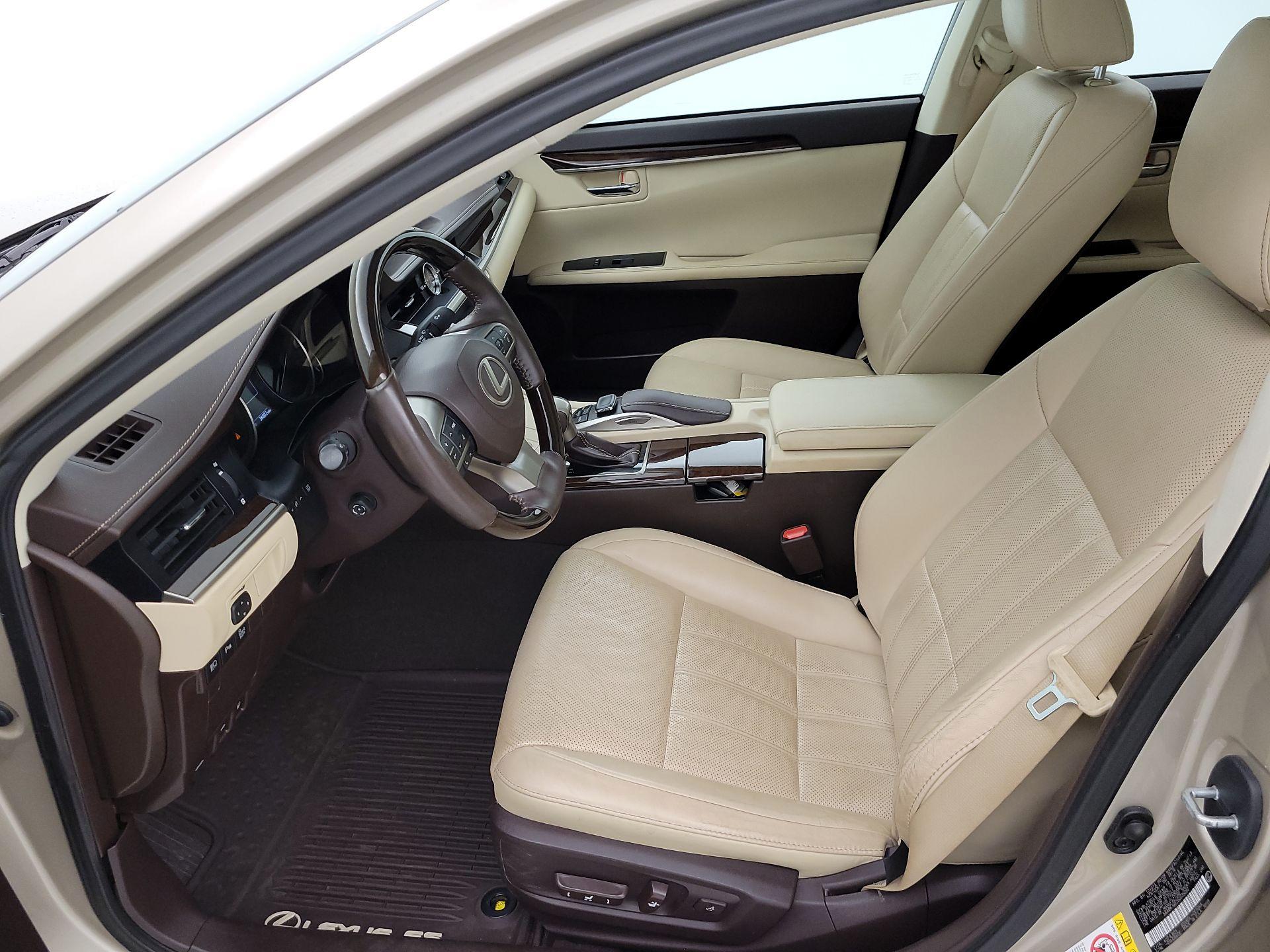 Thumbnail: 2016 Lexus ES - 11