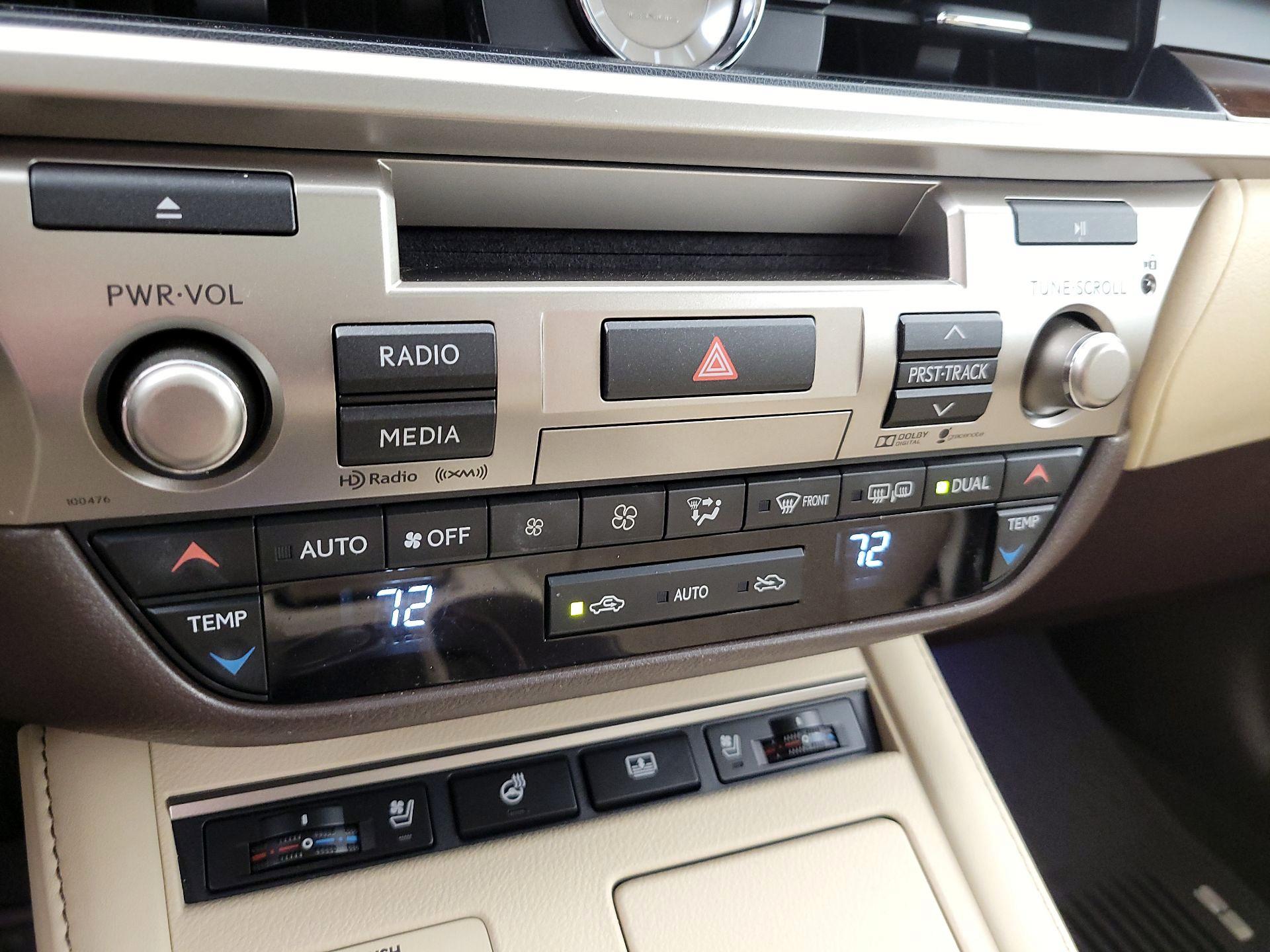 Thumbnail: 2016 Lexus ES - 17