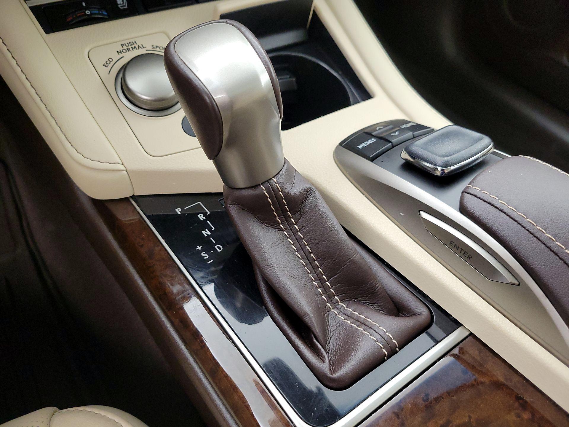 Thumbnail: 2016 Lexus ES - 18