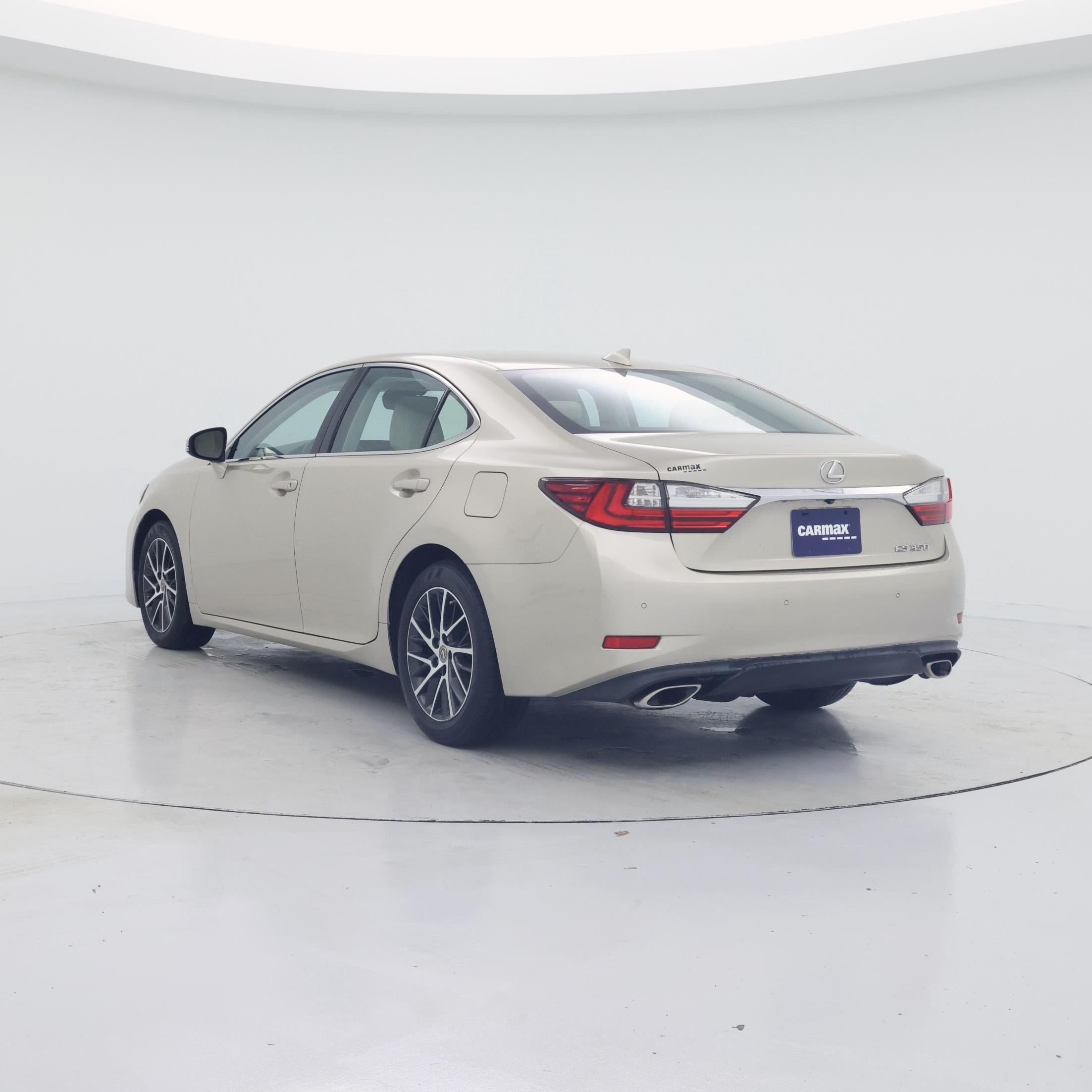 Thumbnail: 2016 Lexus ES - 2