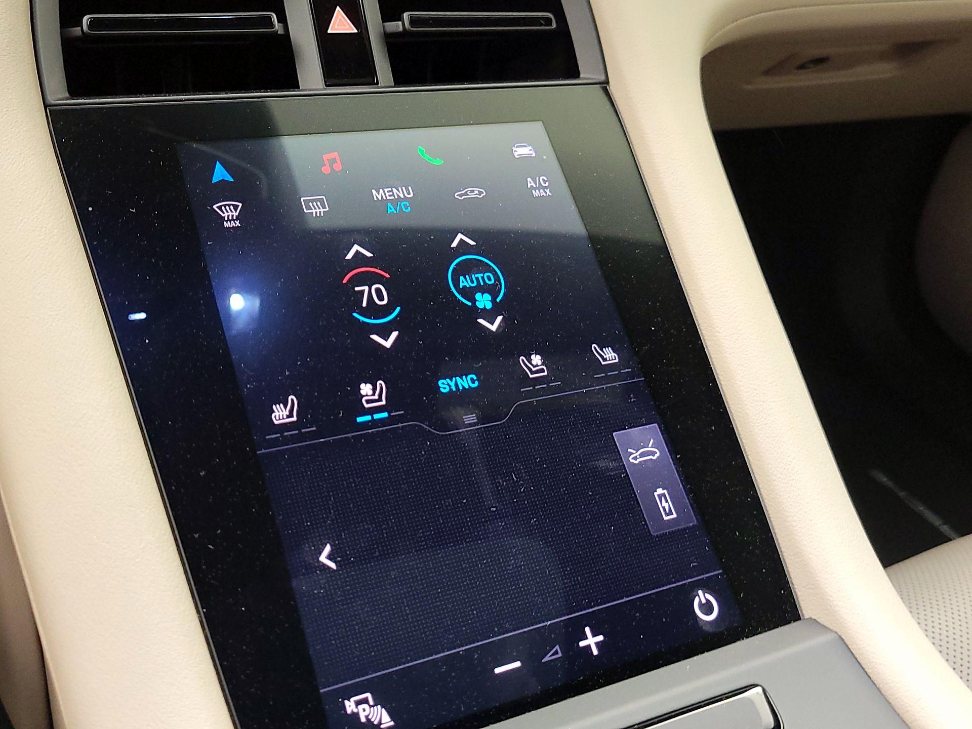 Thumbnail: 2021 Porsche Taycan - 17