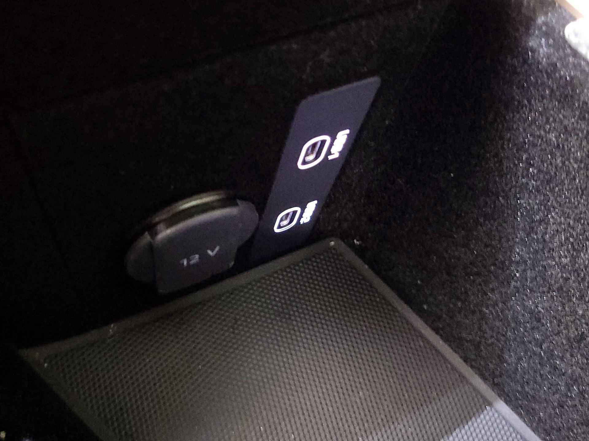 Thumbnail: 2021 Porsche Taycan - 19