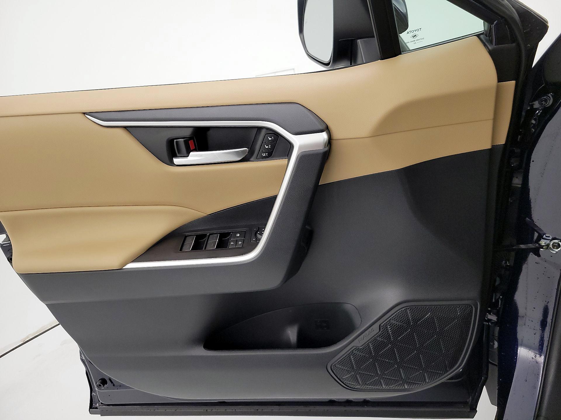 Thumbnail: 2023 Toyota RAV4 - 12