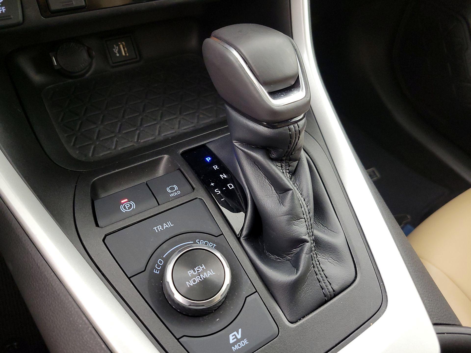 Thumbnail: 2023 Toyota RAV4 - 18