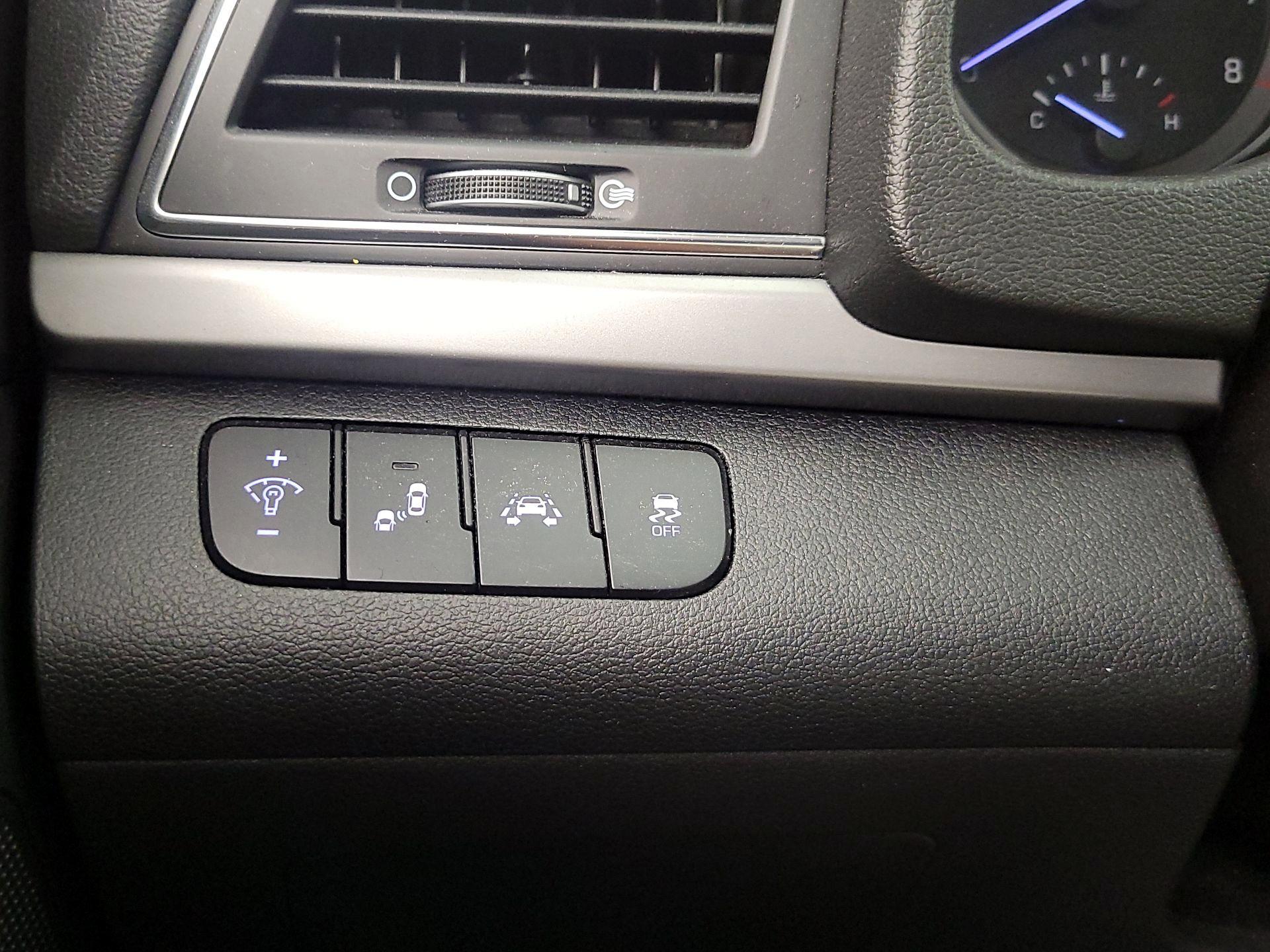 Thumbnail: 2017 Hyundai Elantra - 13