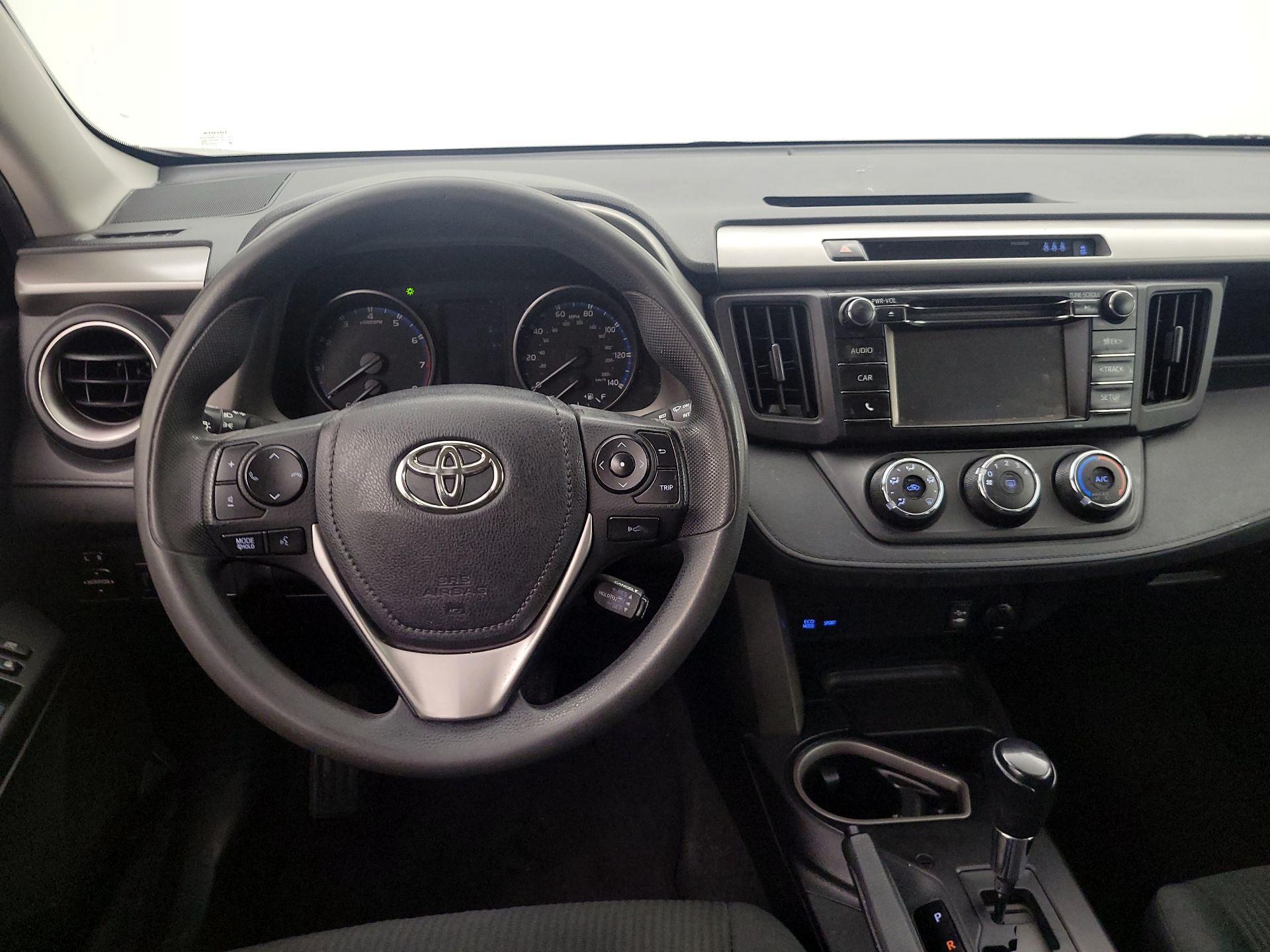 Thumbnail: 2018 Toyota RAV4 - 10