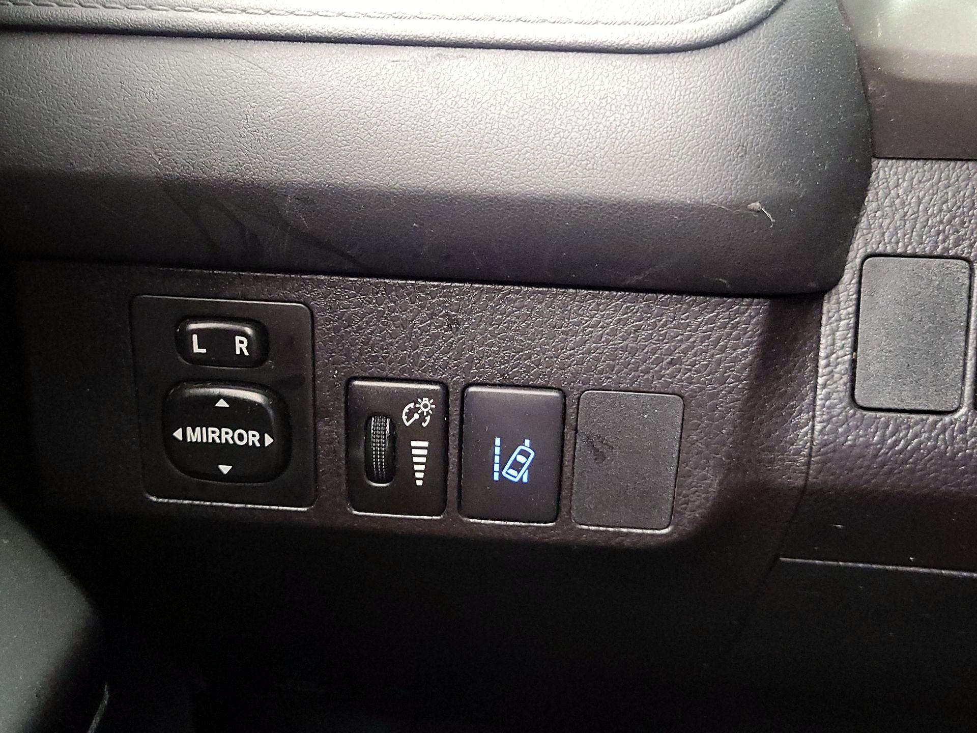 Thumbnail: 2018 Toyota RAV4 - 13