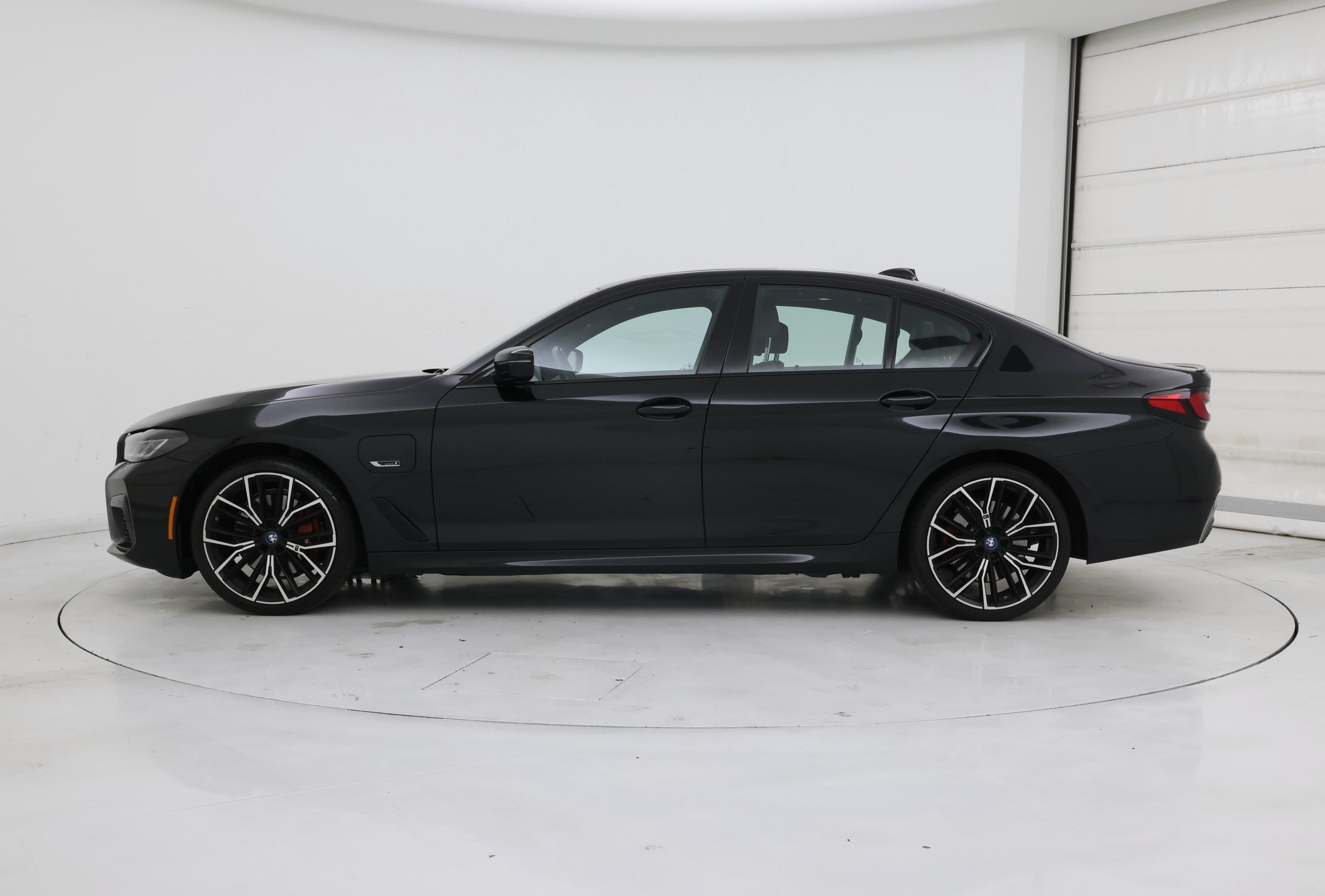 Thumbnail: 2023 BMW 5 Series - 3