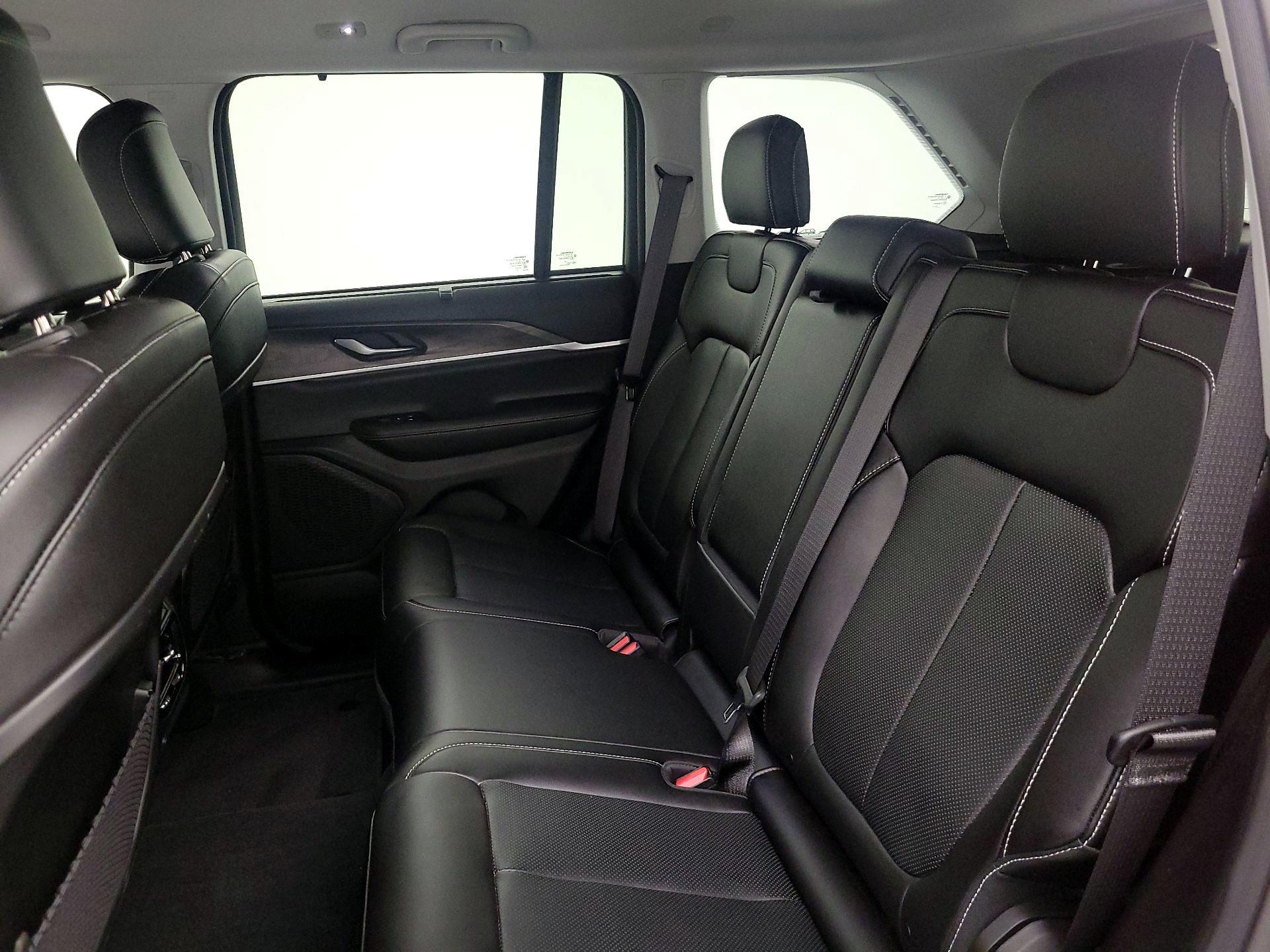 Thumbnail: 2023 Jeep Grand Cherokee - 20