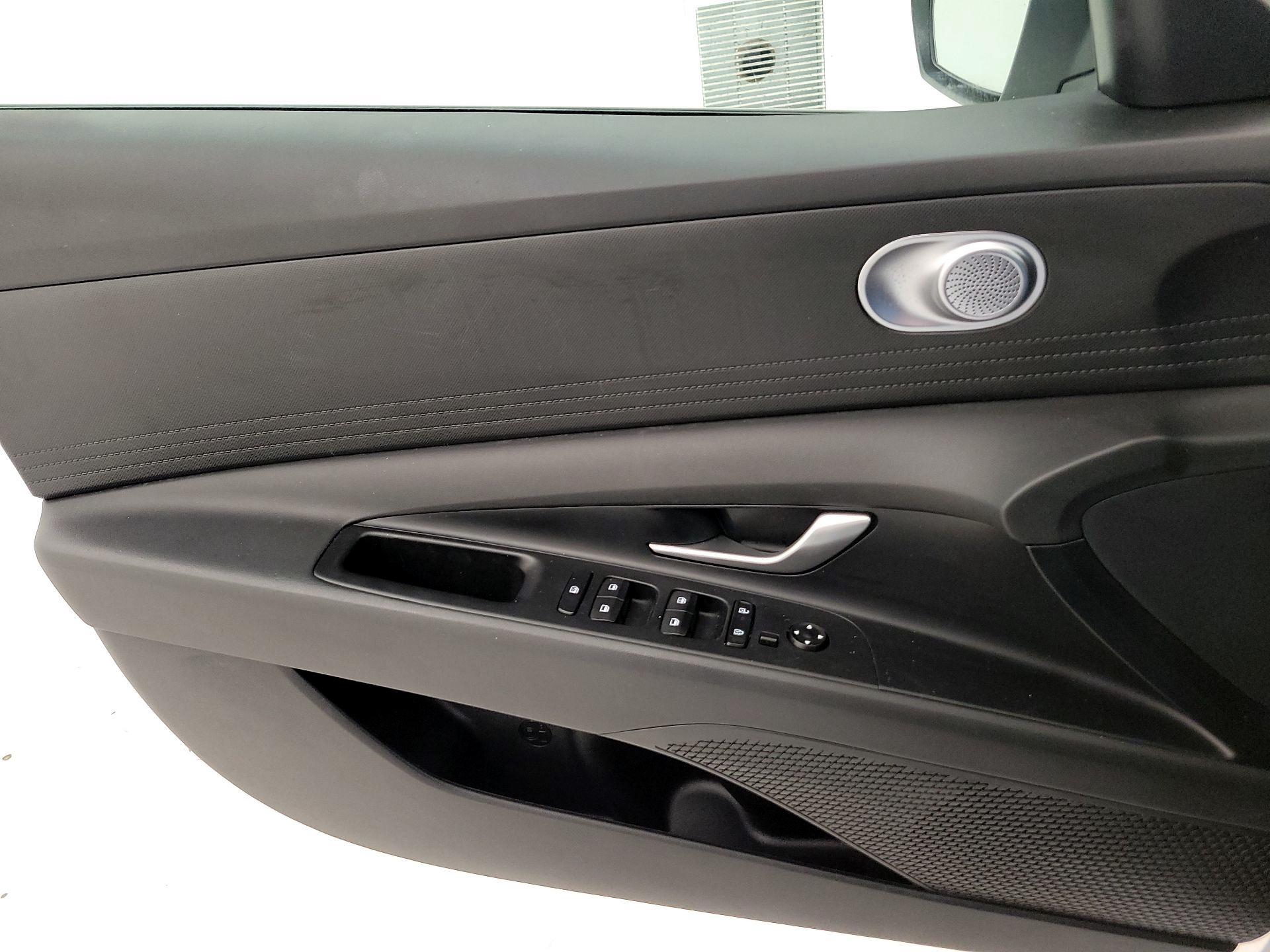 Thumbnail: 2024 Hyundai Elantra - 10