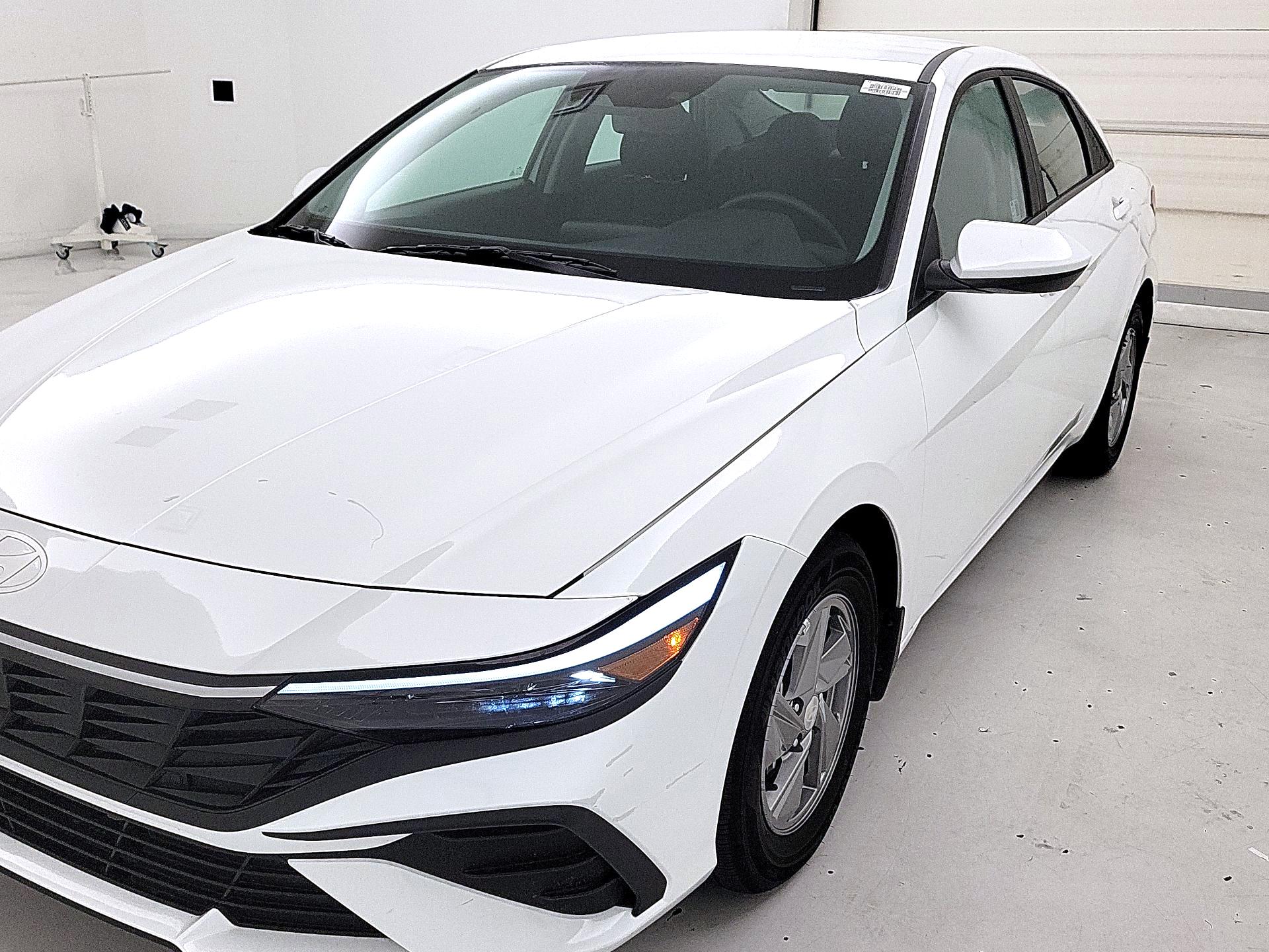 Thumbnail: 2024 Hyundai Elantra - 3