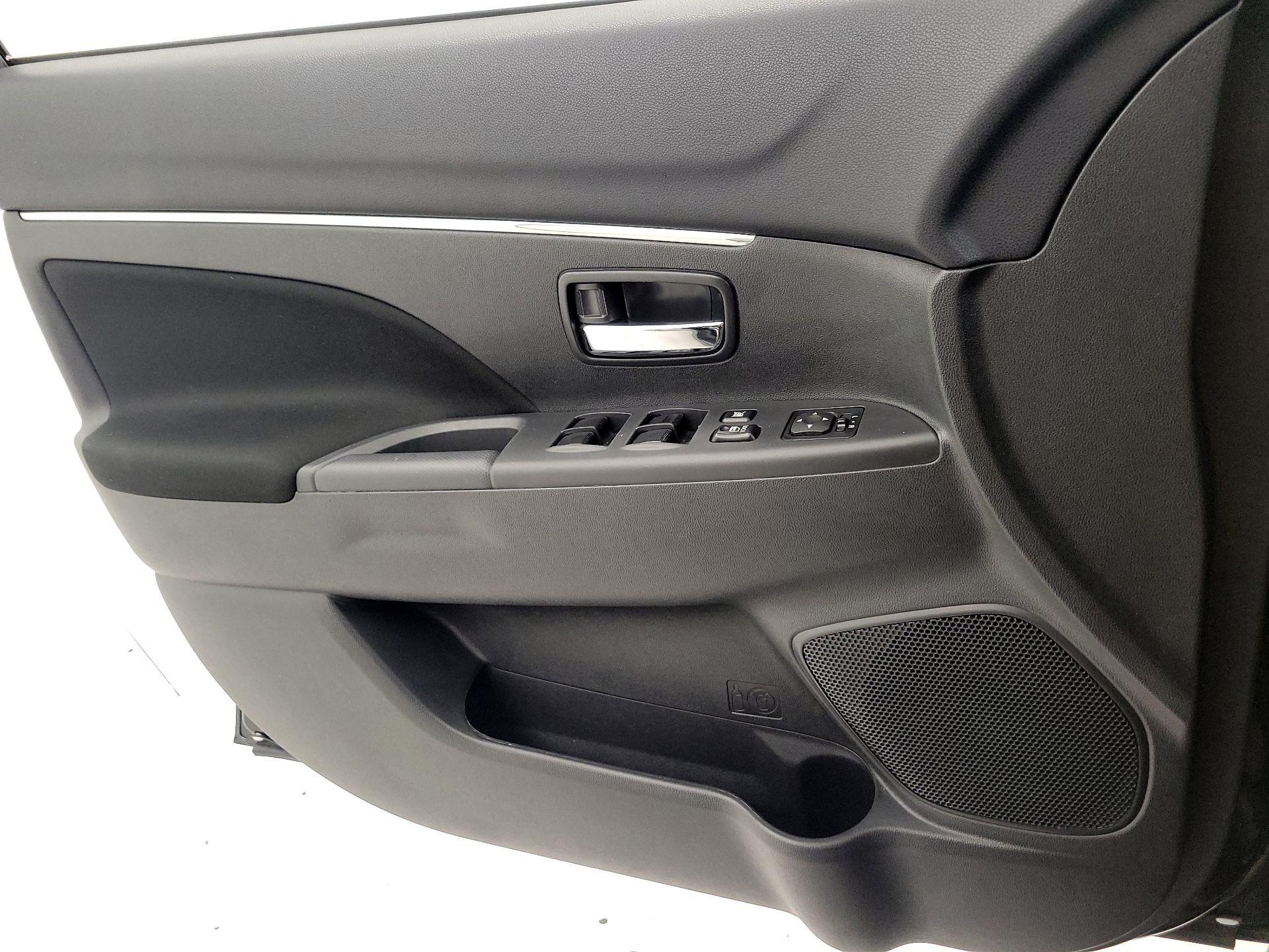 Thumbnail: 2024 Mitsubishi Outlander Sport - 12