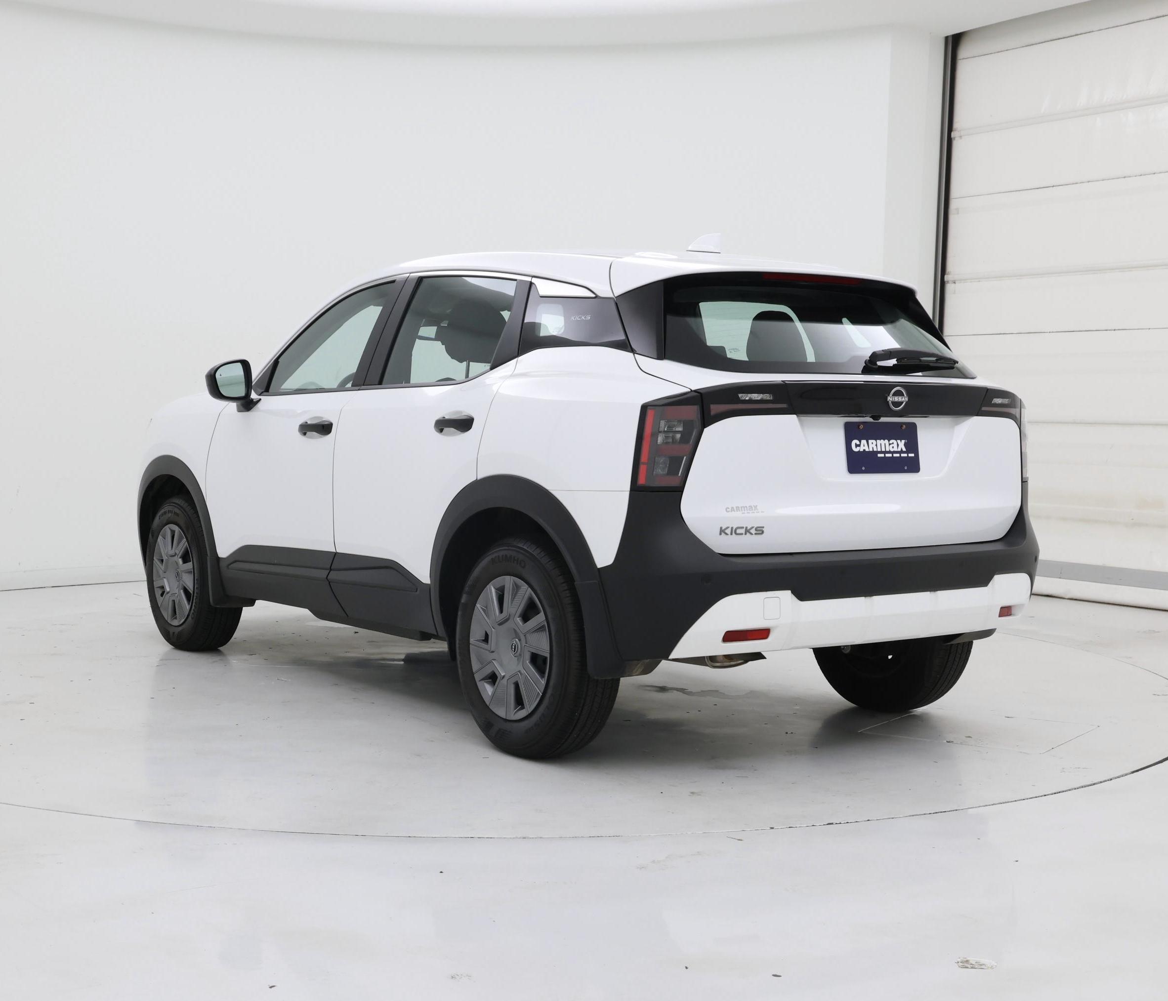 Thumbnail: 2025 Nissan Kicks - 2