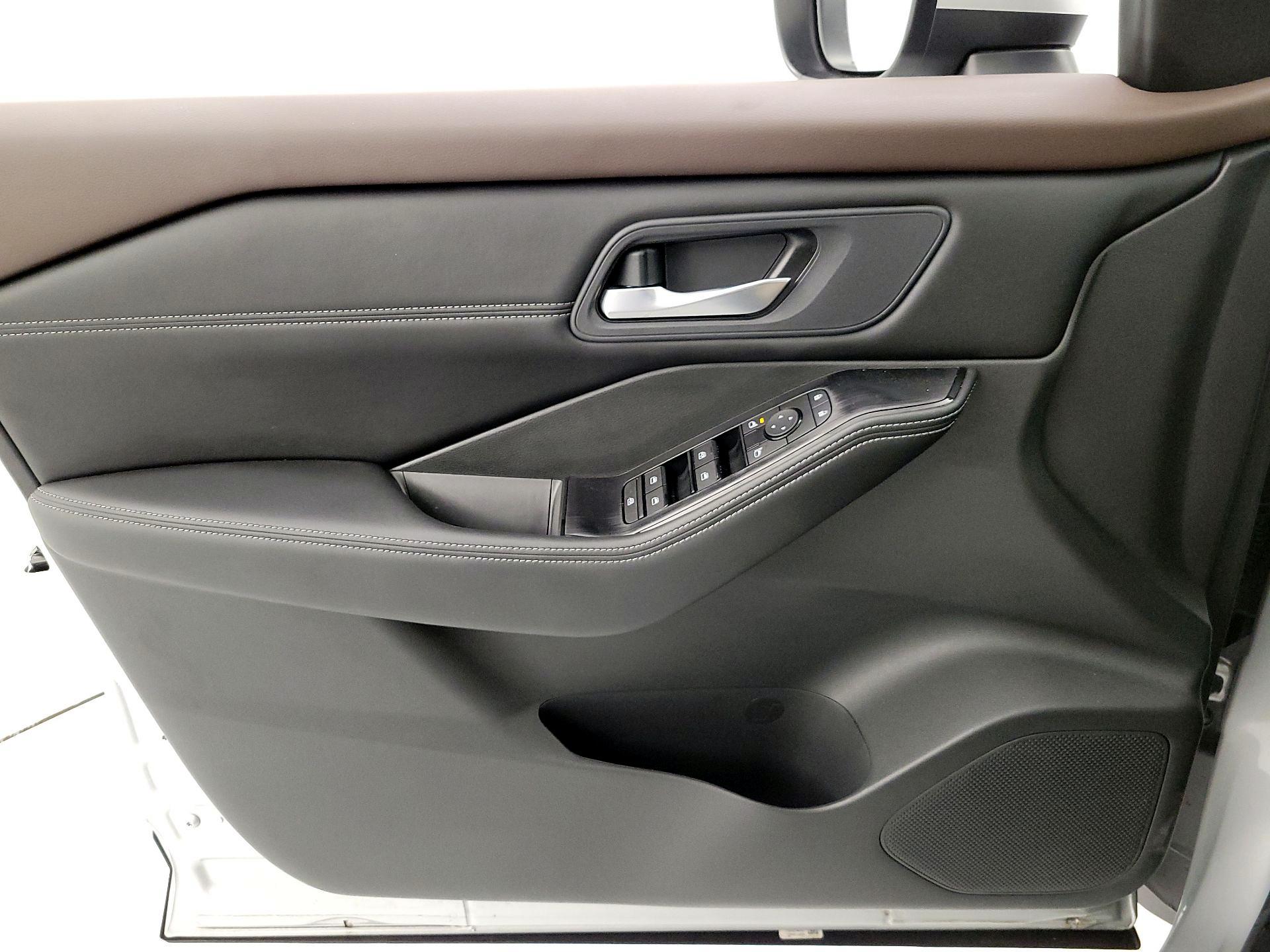 Thumbnail: 2023 Nissan Rogue - 12