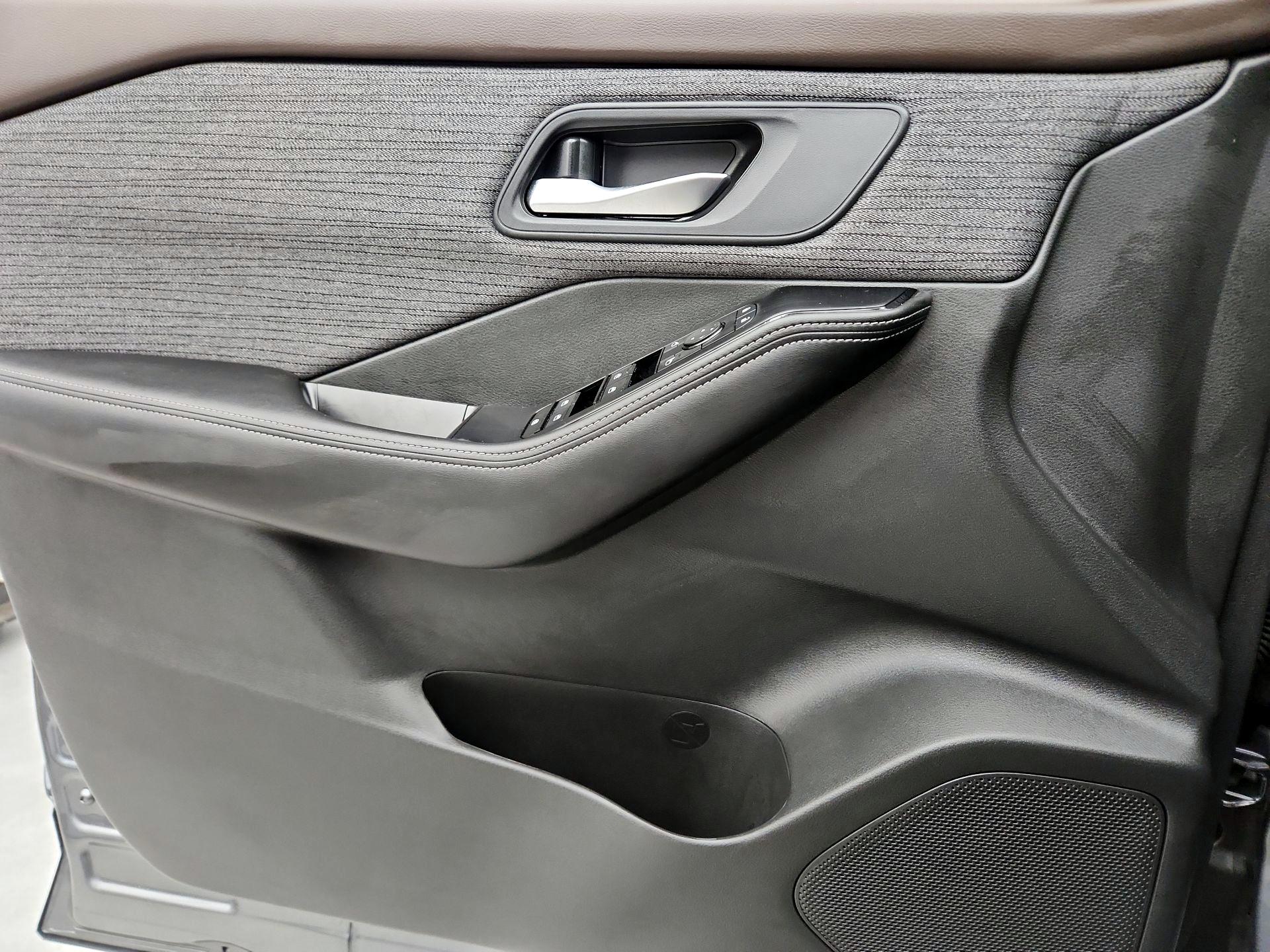 Thumbnail: 2023 Nissan Rogue - 12