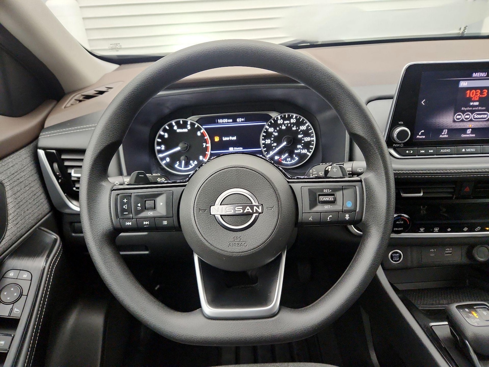 2023 Nissan Rogue SV - Photo 11