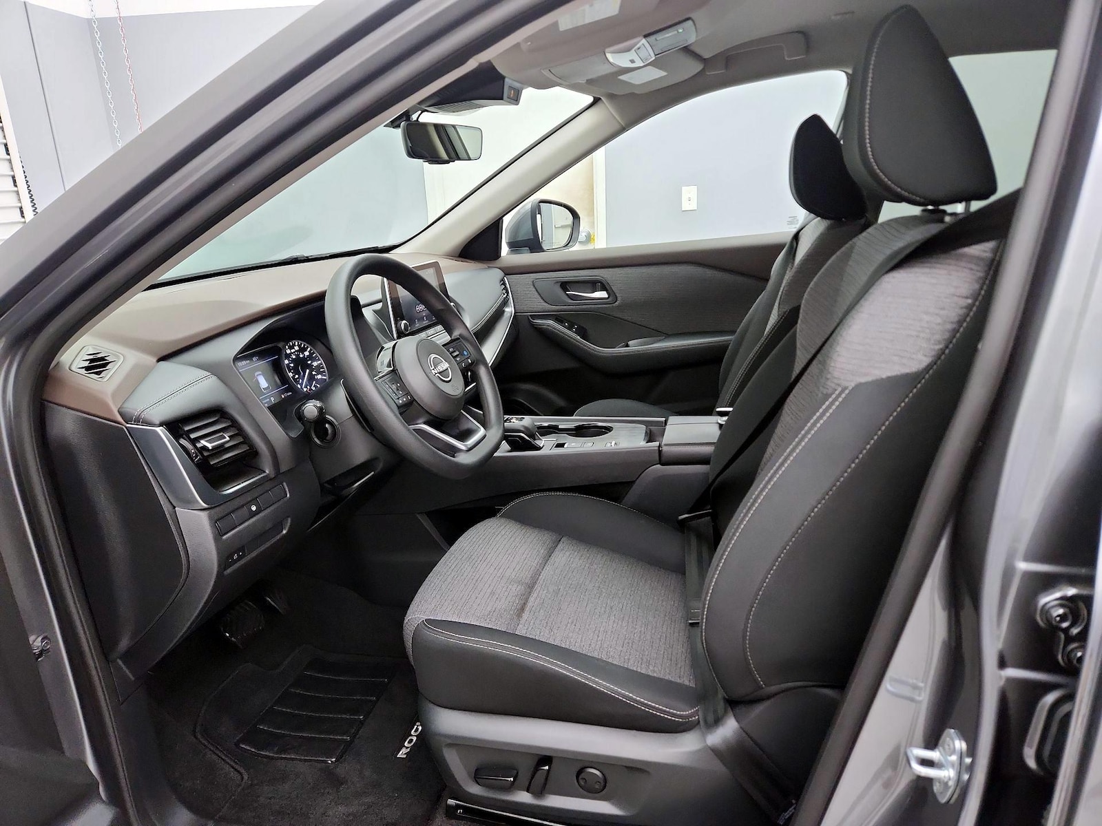2023 Nissan Rogue SV - Photo 12