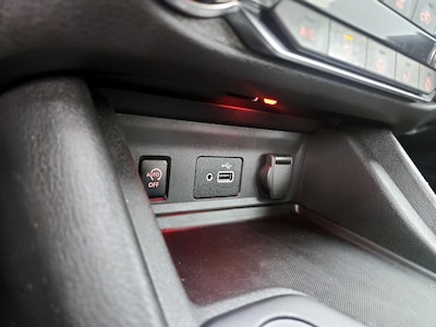 USB/AUX Ports