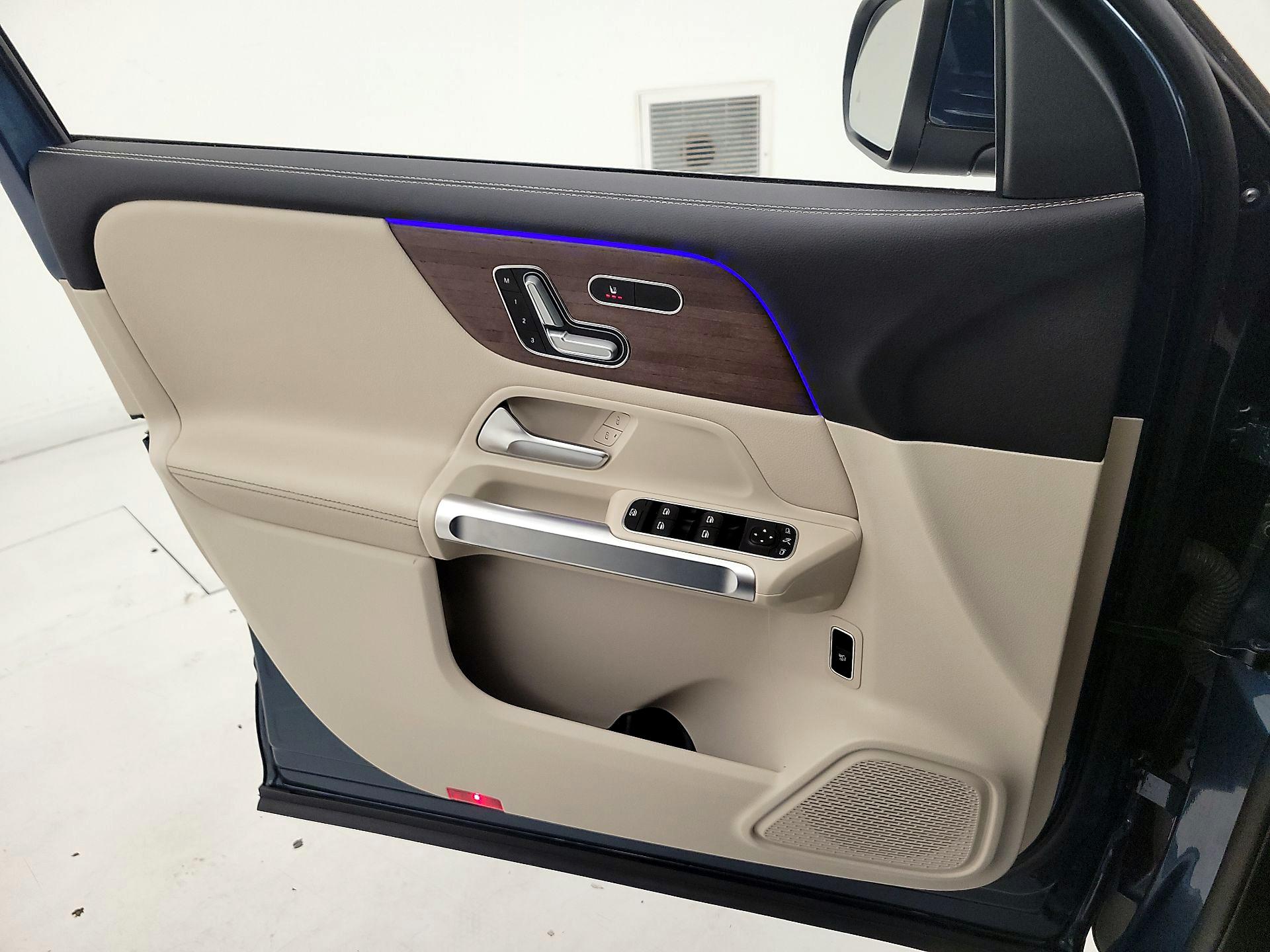 Thumbnail: 2023 Mercedes-Benz GLB - 12