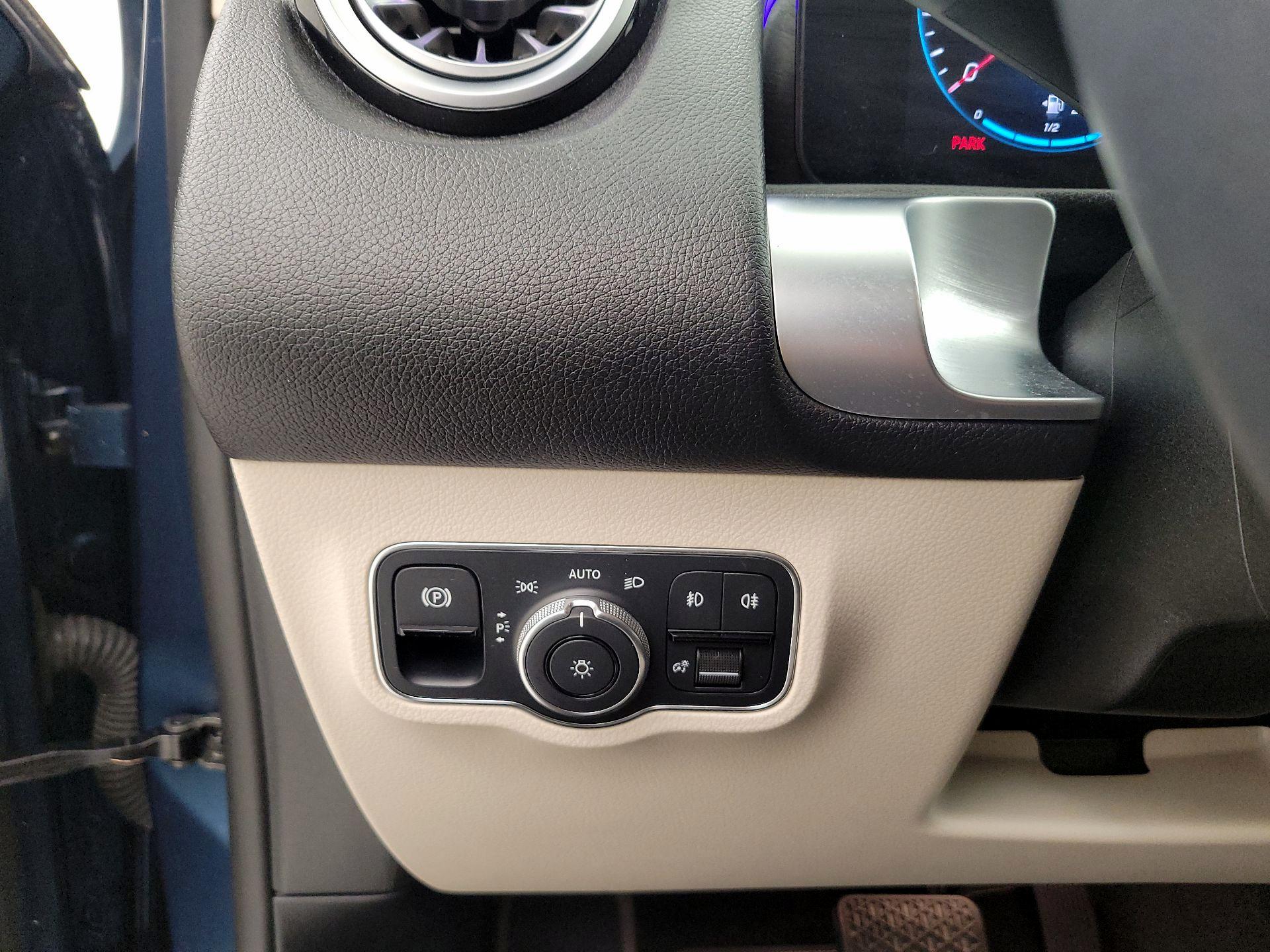 Thumbnail: 2023 Mercedes-Benz GLB - 13