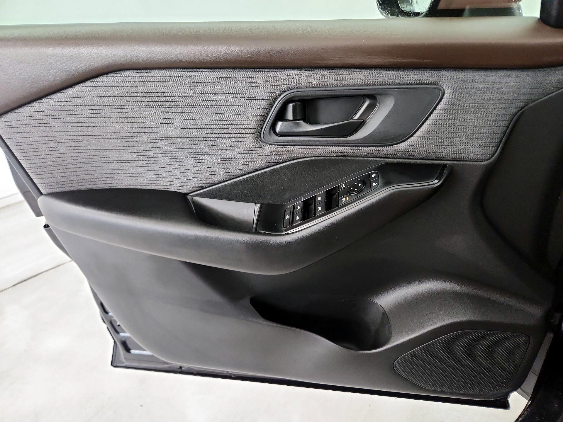 Thumbnail: 2023 Nissan Rogue - 12