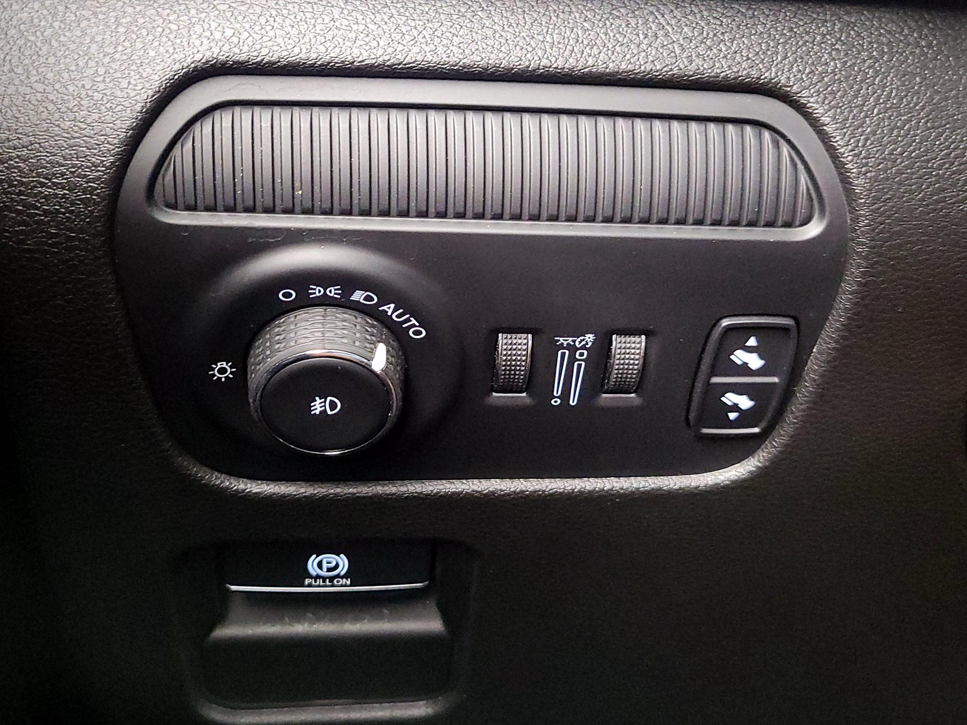 Thumbnail: 2023 Jeep Wagoneer - 13