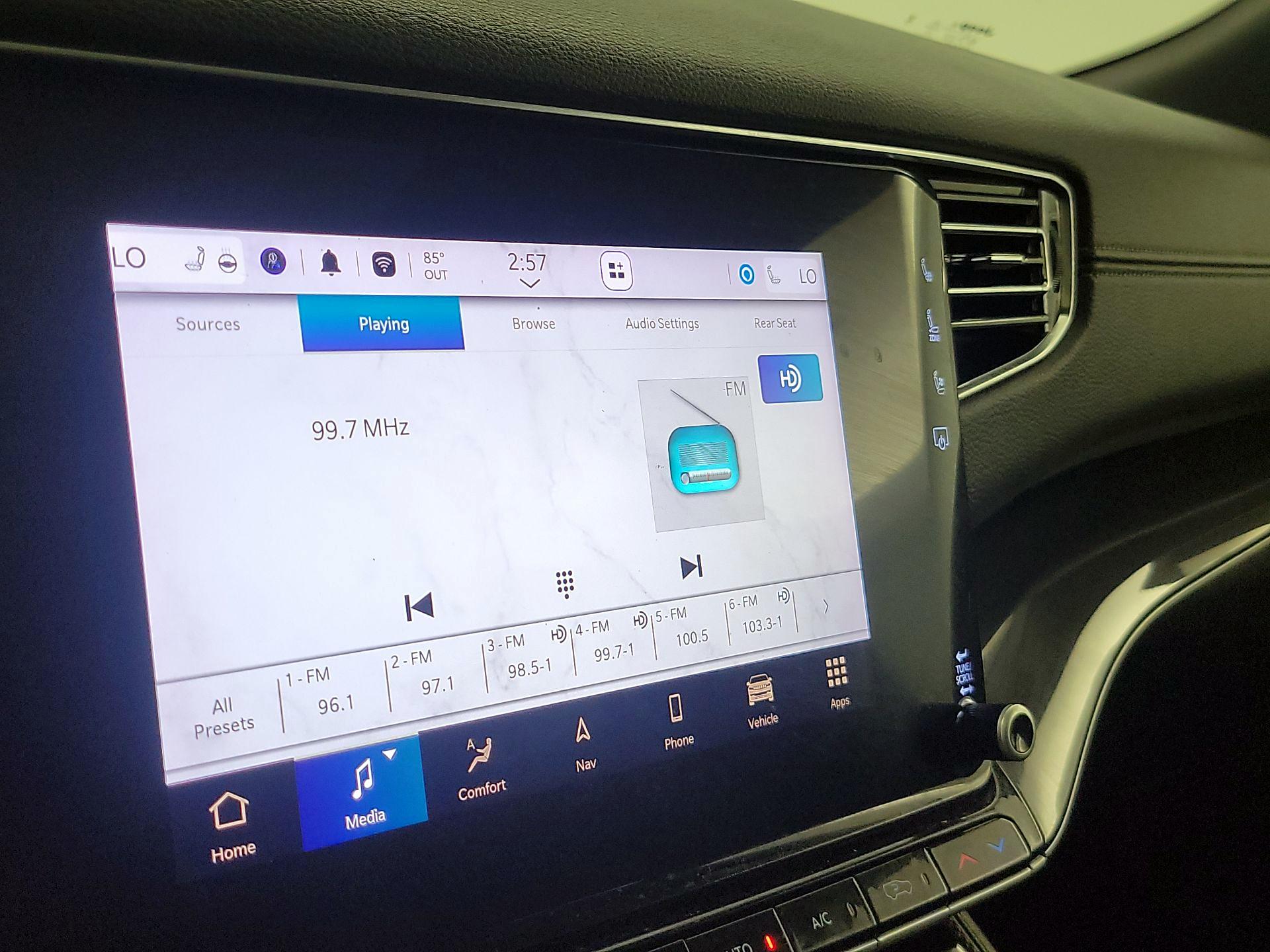 Thumbnail: 2023 Jeep Wagoneer - 16