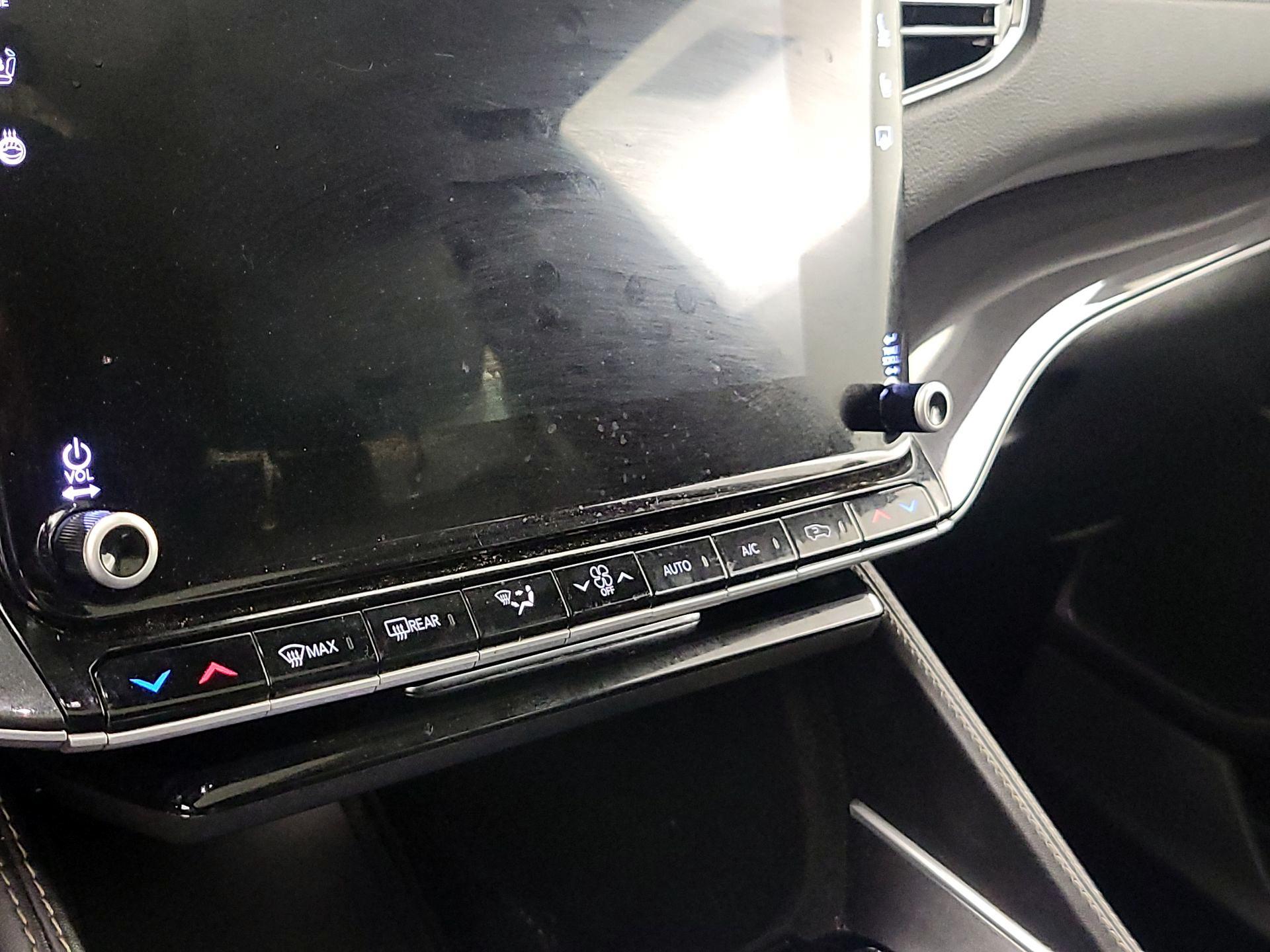 Thumbnail: 2023 Jeep Wagoneer - 17