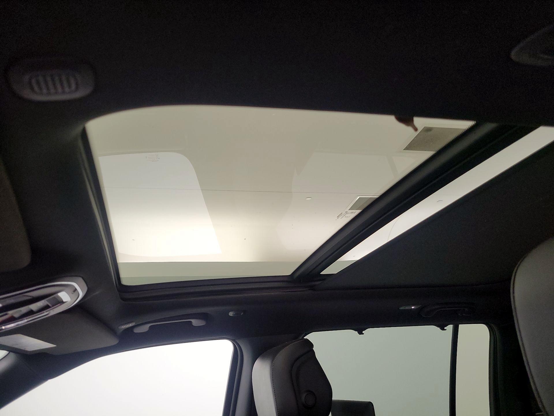 Thumbnail: 2023 Jeep Wagoneer - 20