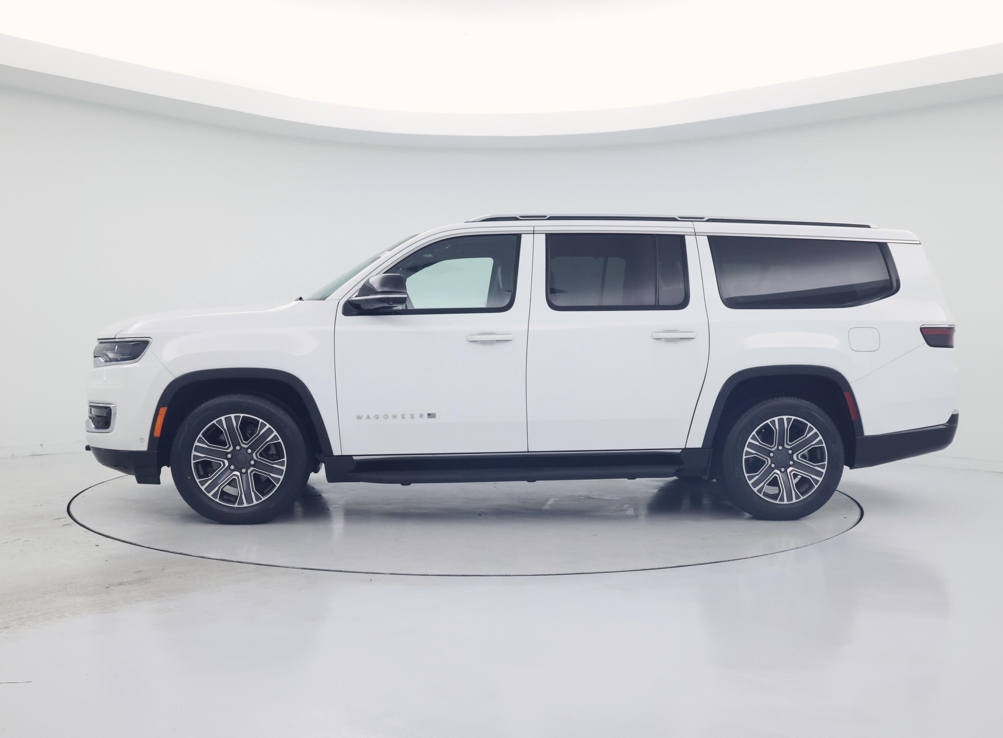 Thumbnail: 2023 Jeep Wagoneer - 3