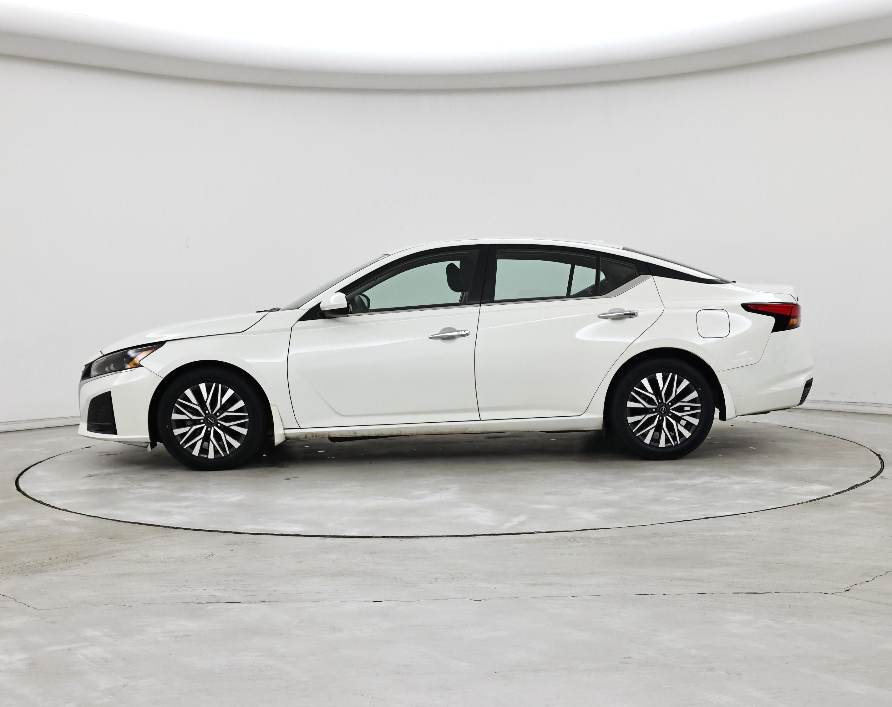 Thumbnail: 2023 Nissan Altima - 3