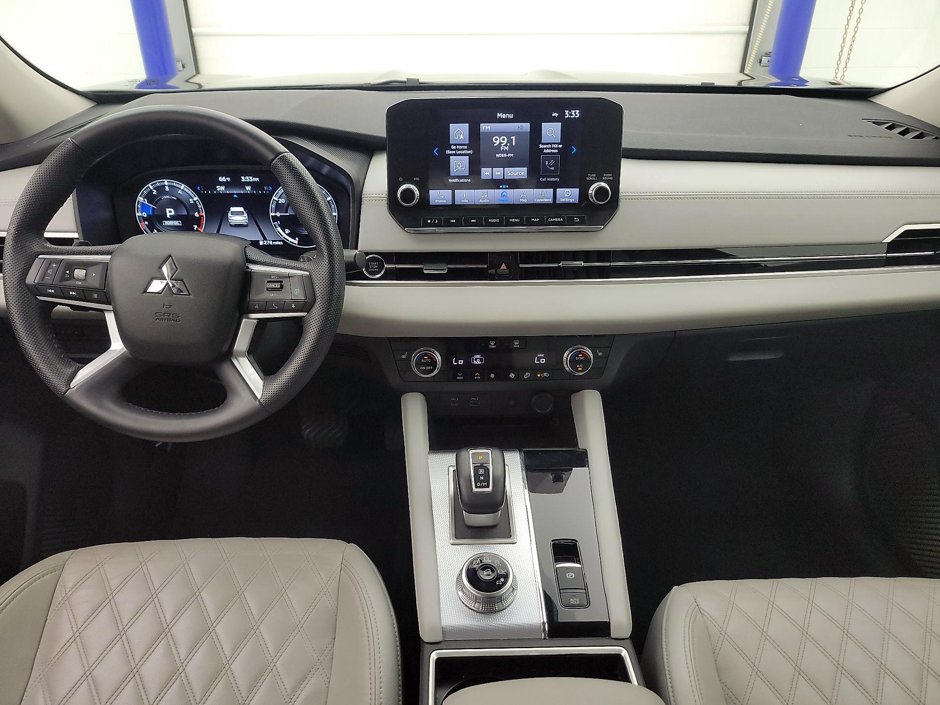 Thumbnail: 2023 Mitsubishi Outlander - 9