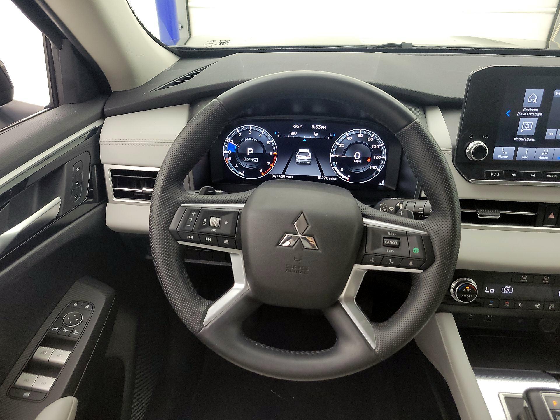 Thumbnail: 2023 Mitsubishi Outlander - 10