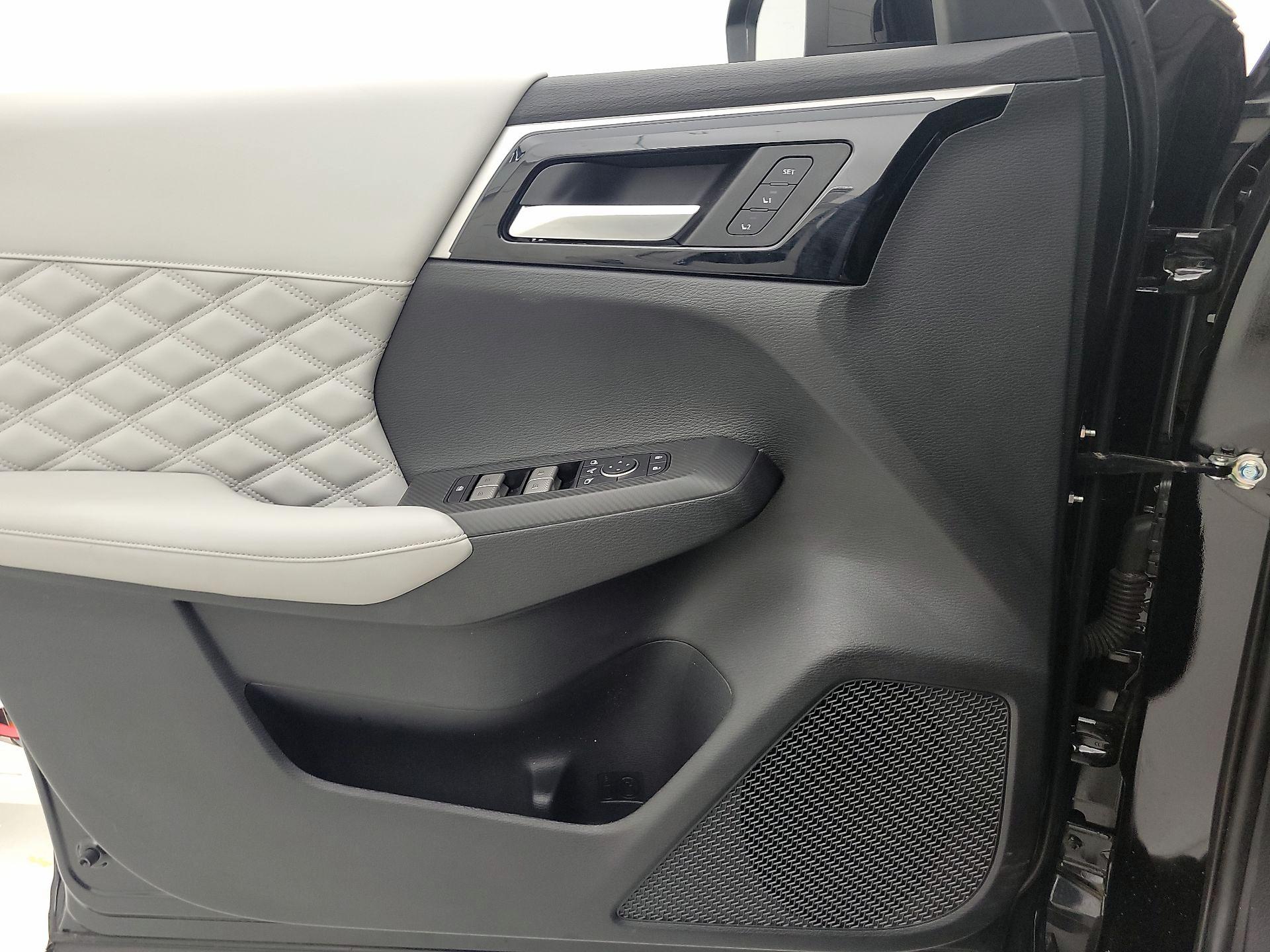 Thumbnail: 2023 Mitsubishi Outlander - 12