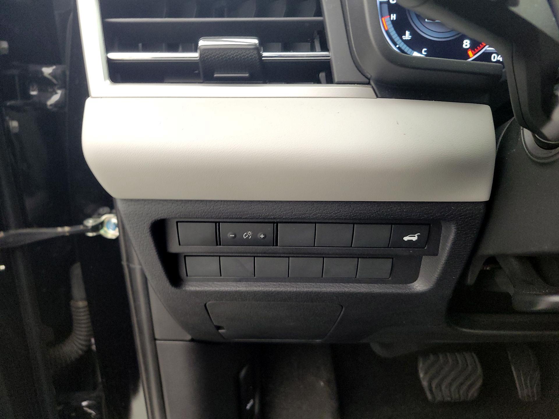 Thumbnail: 2023 Mitsubishi Outlander - 13