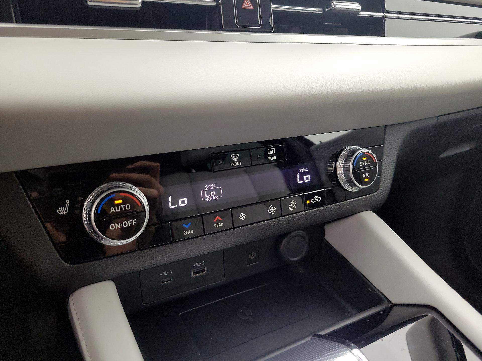 Thumbnail: 2023 Mitsubishi Outlander - 17