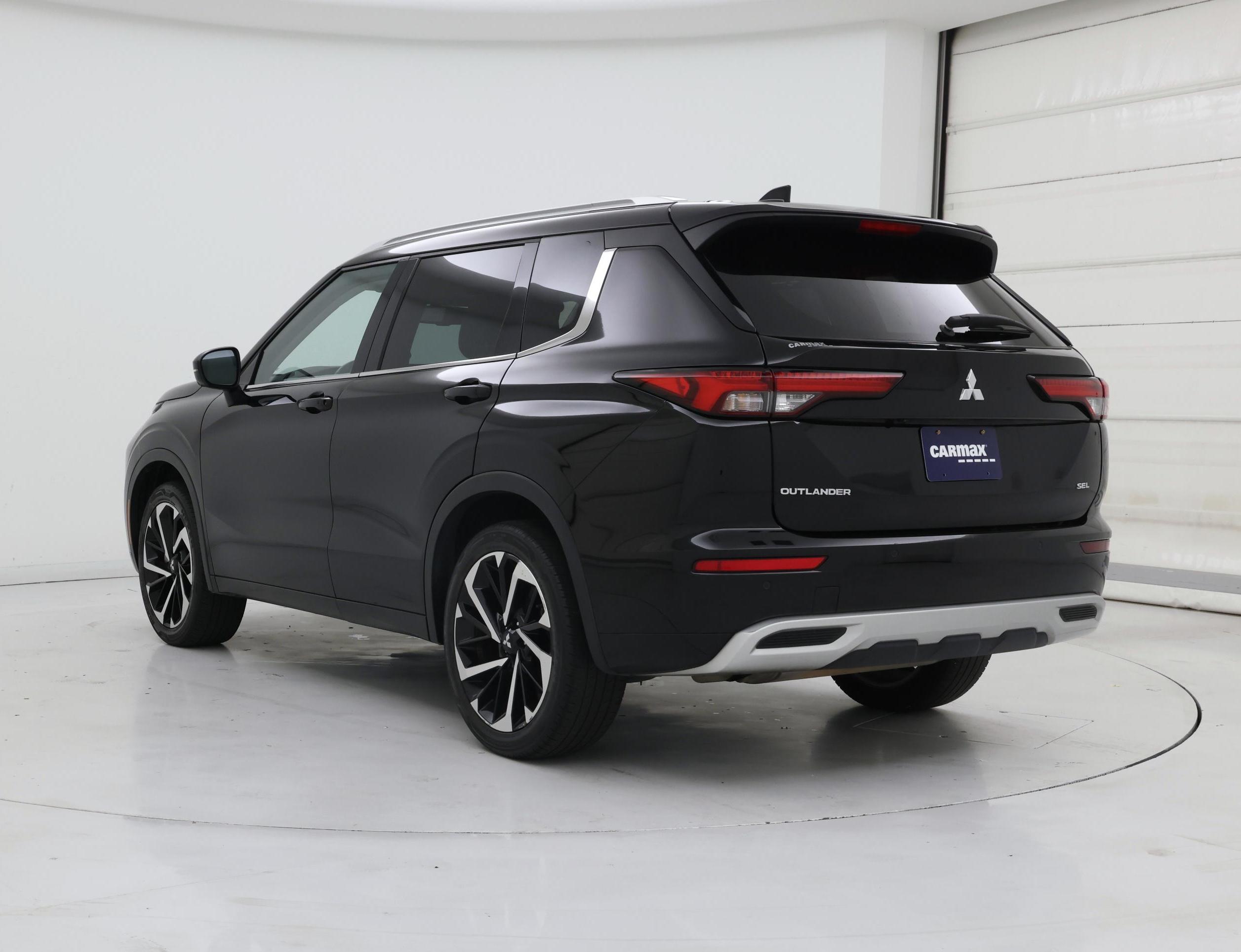 Thumbnail: 2023 Mitsubishi Outlander - 2