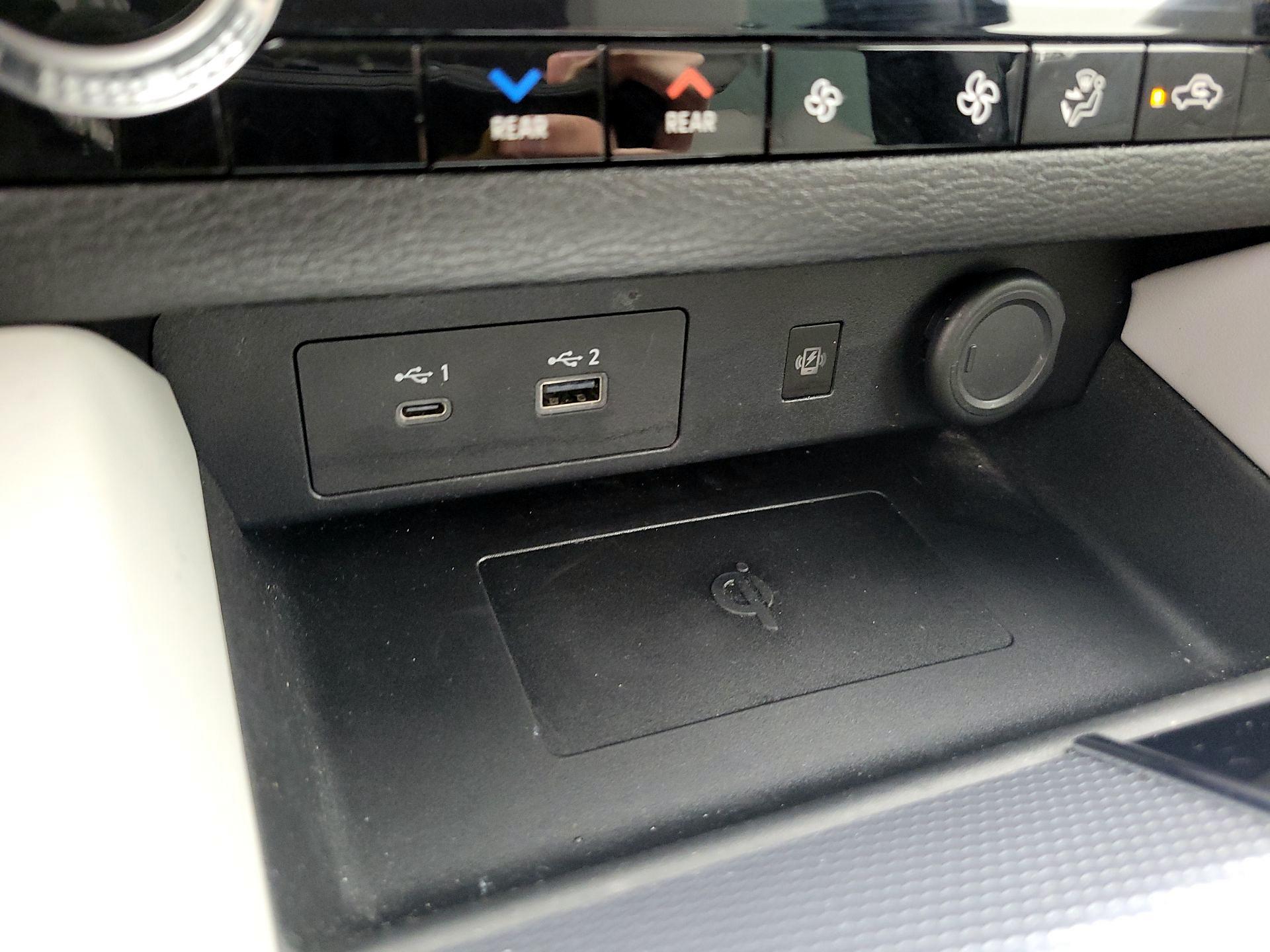 Thumbnail: 2023 Mitsubishi Outlander - 19