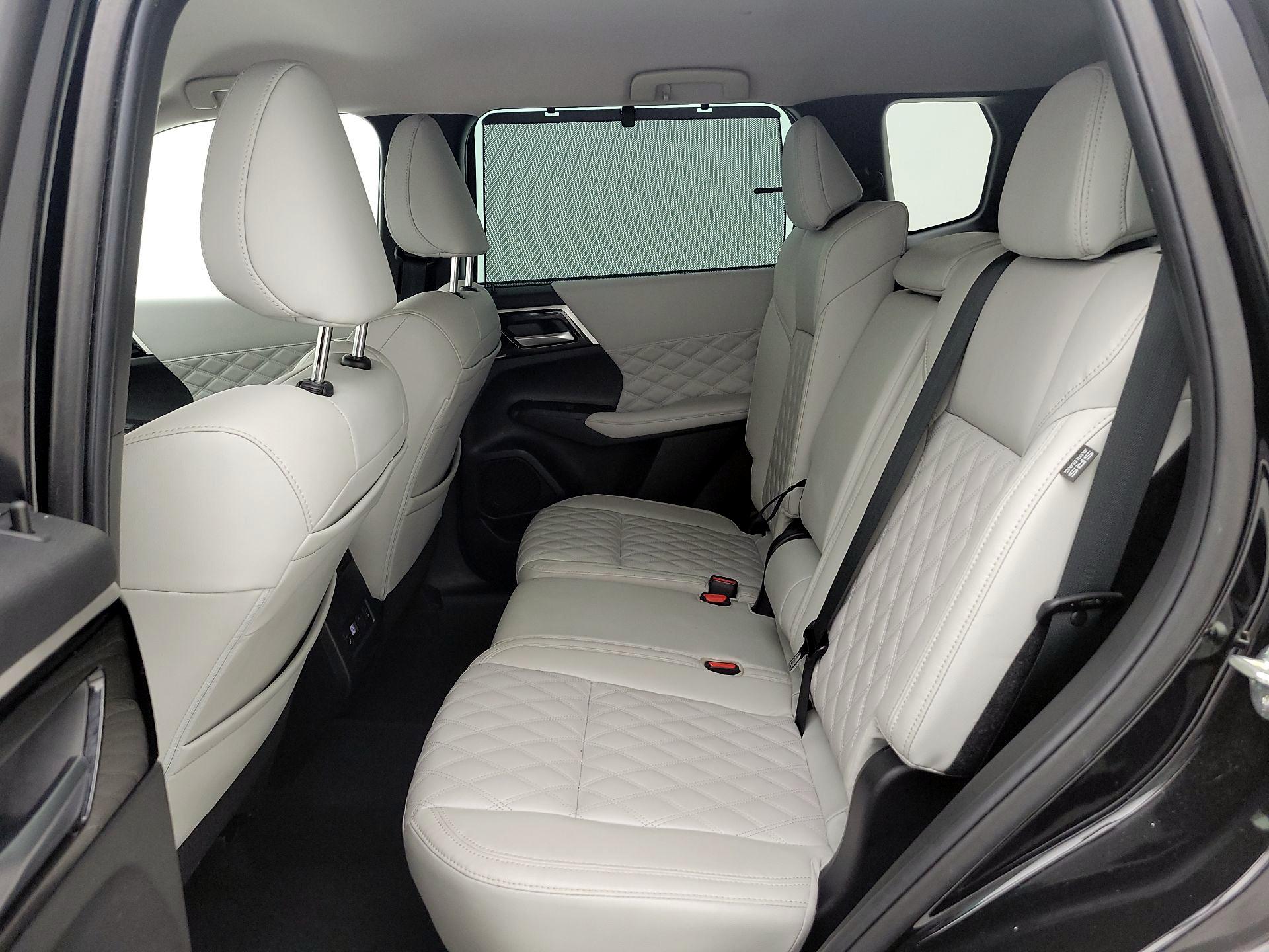 Thumbnail: 2023 Mitsubishi Outlander - 20