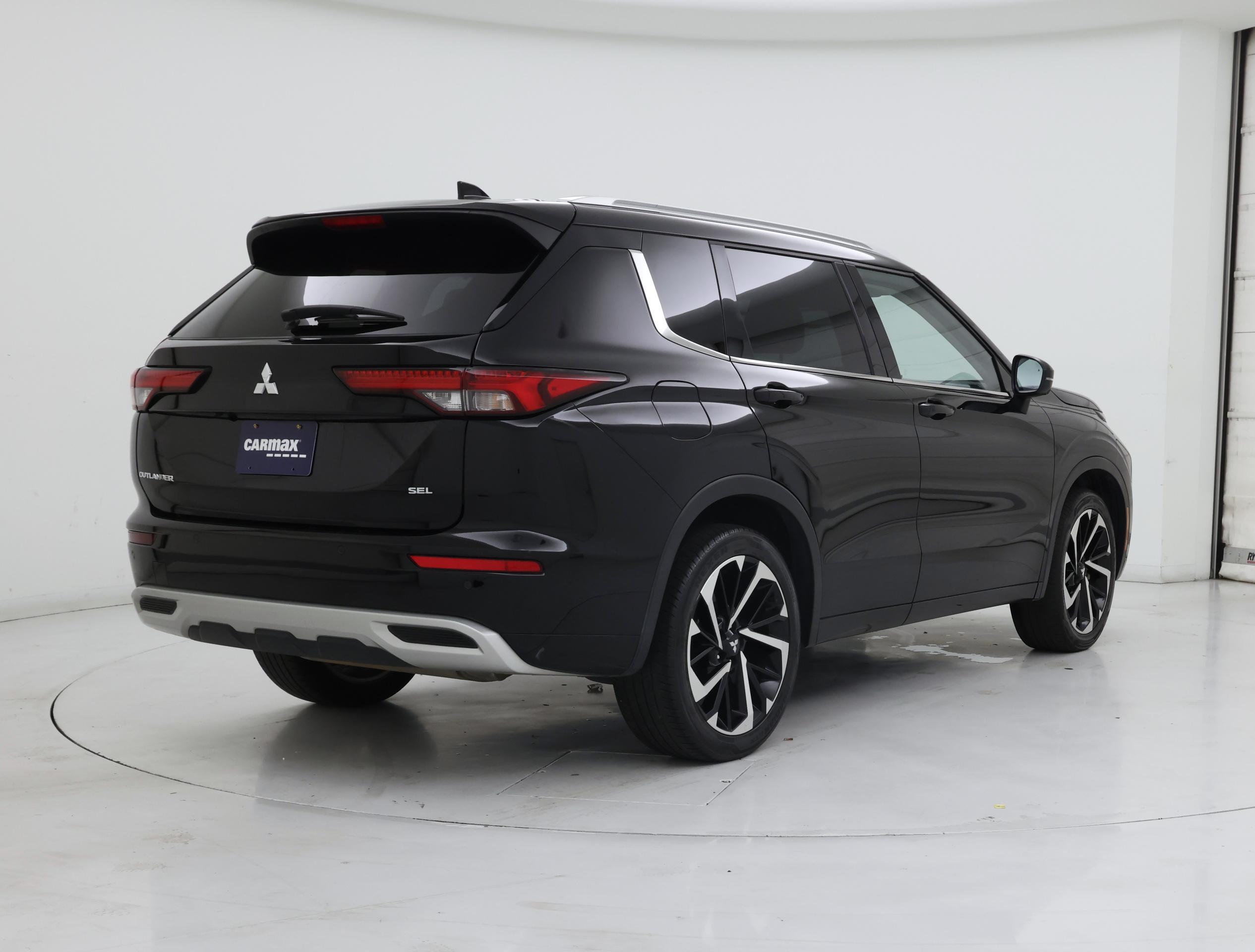 Thumbnail: 2023 Mitsubishi Outlander - 8