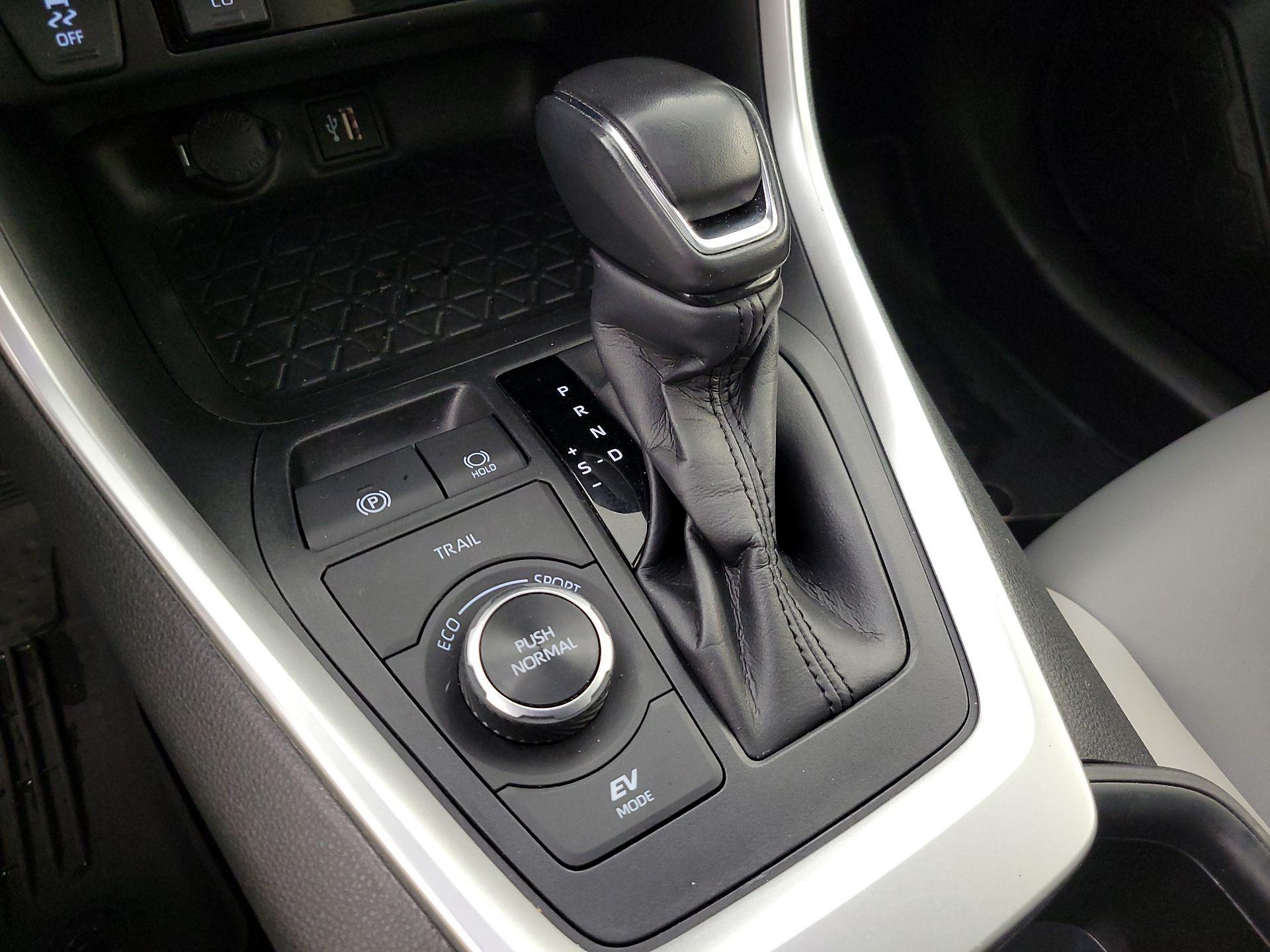 Thumbnail: 2024 Toyota RAV4 - 18